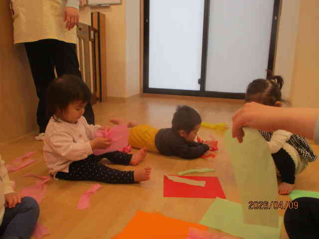 １歳児クラスさん、お部屋遊びです♪