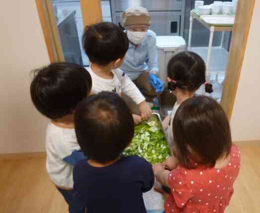 給食の先生の所まで届けることができました！美味しいご飯になるといいな～
