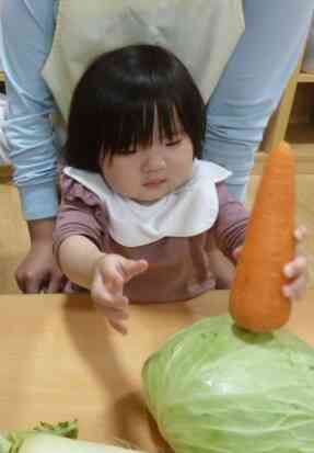 にんじんを持ち上げて・・・