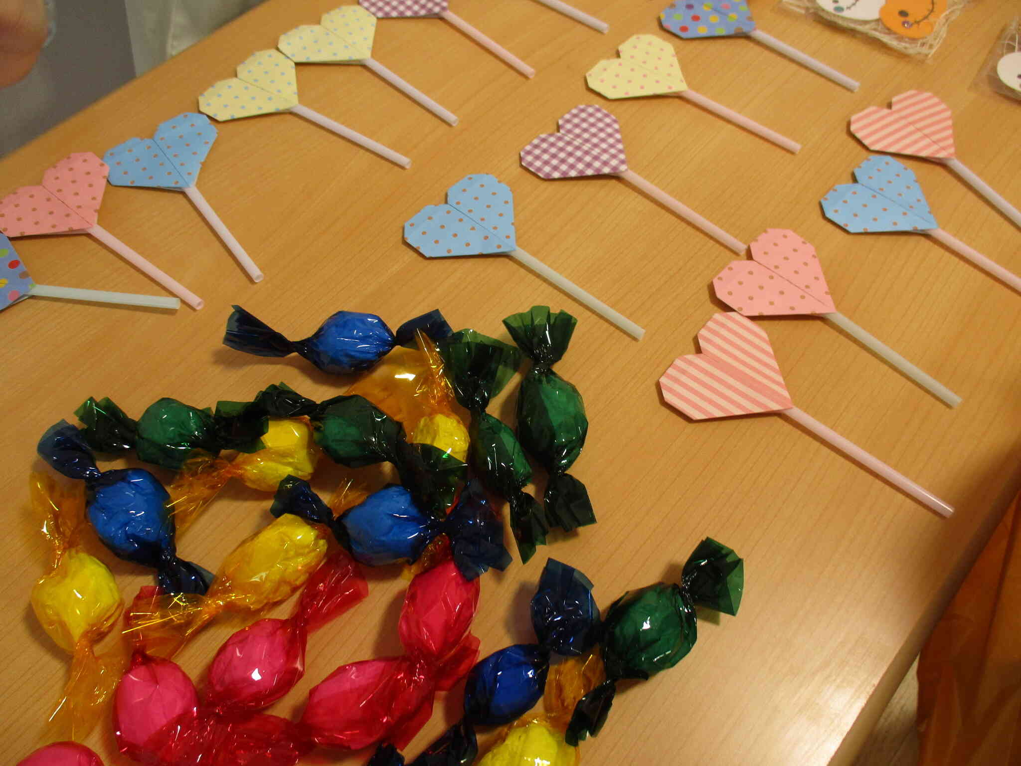 カラフルなキャンディーは,みんな何色にするか悩んでいました！！