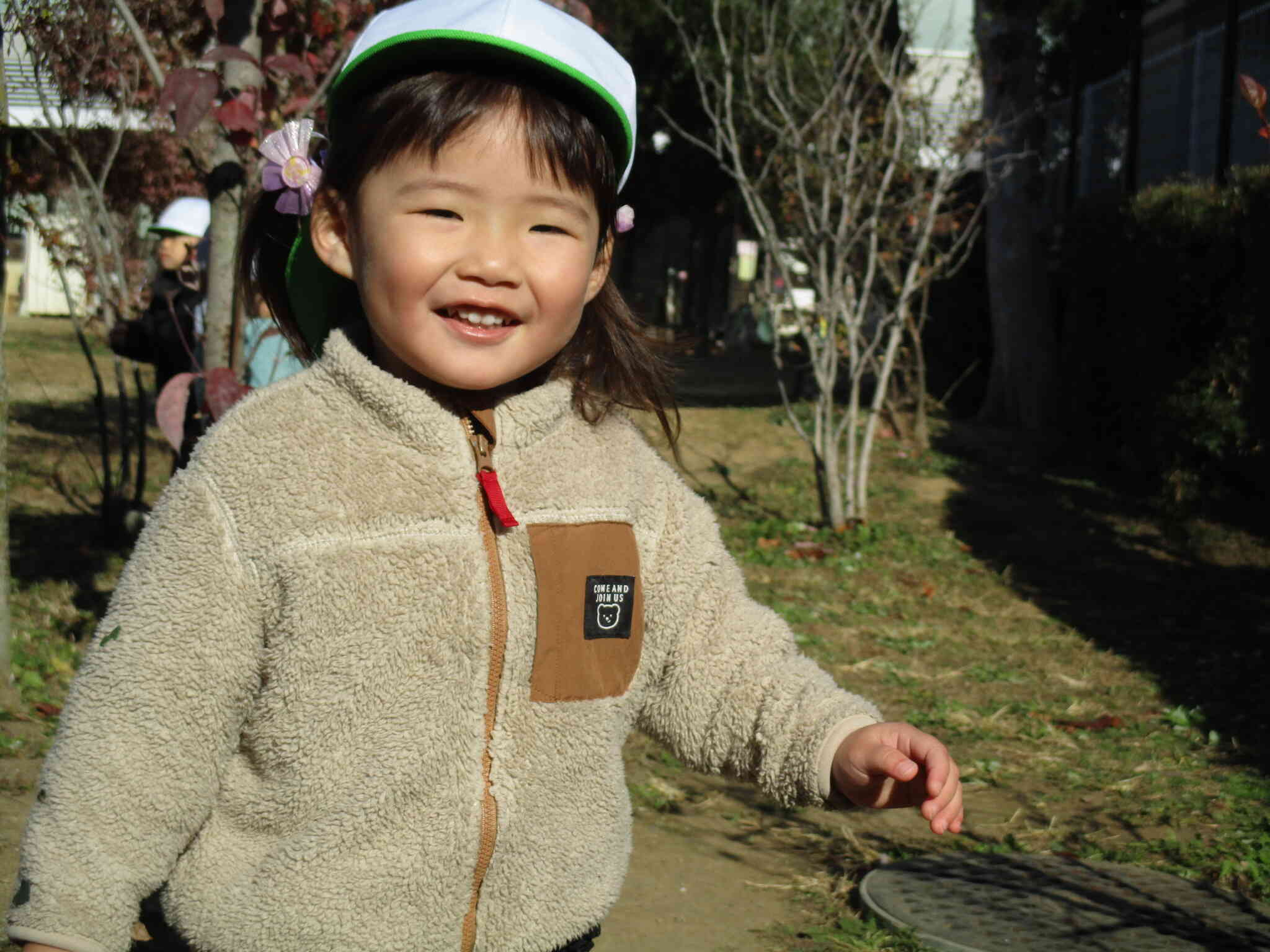 木の陰から・・・