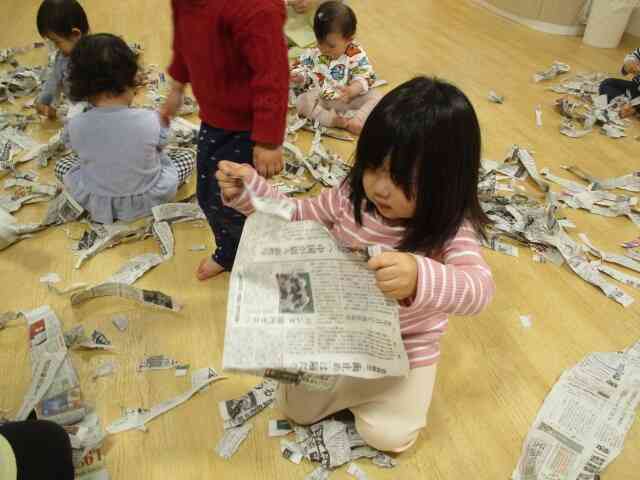 新聞紙ビリビリできるかな？