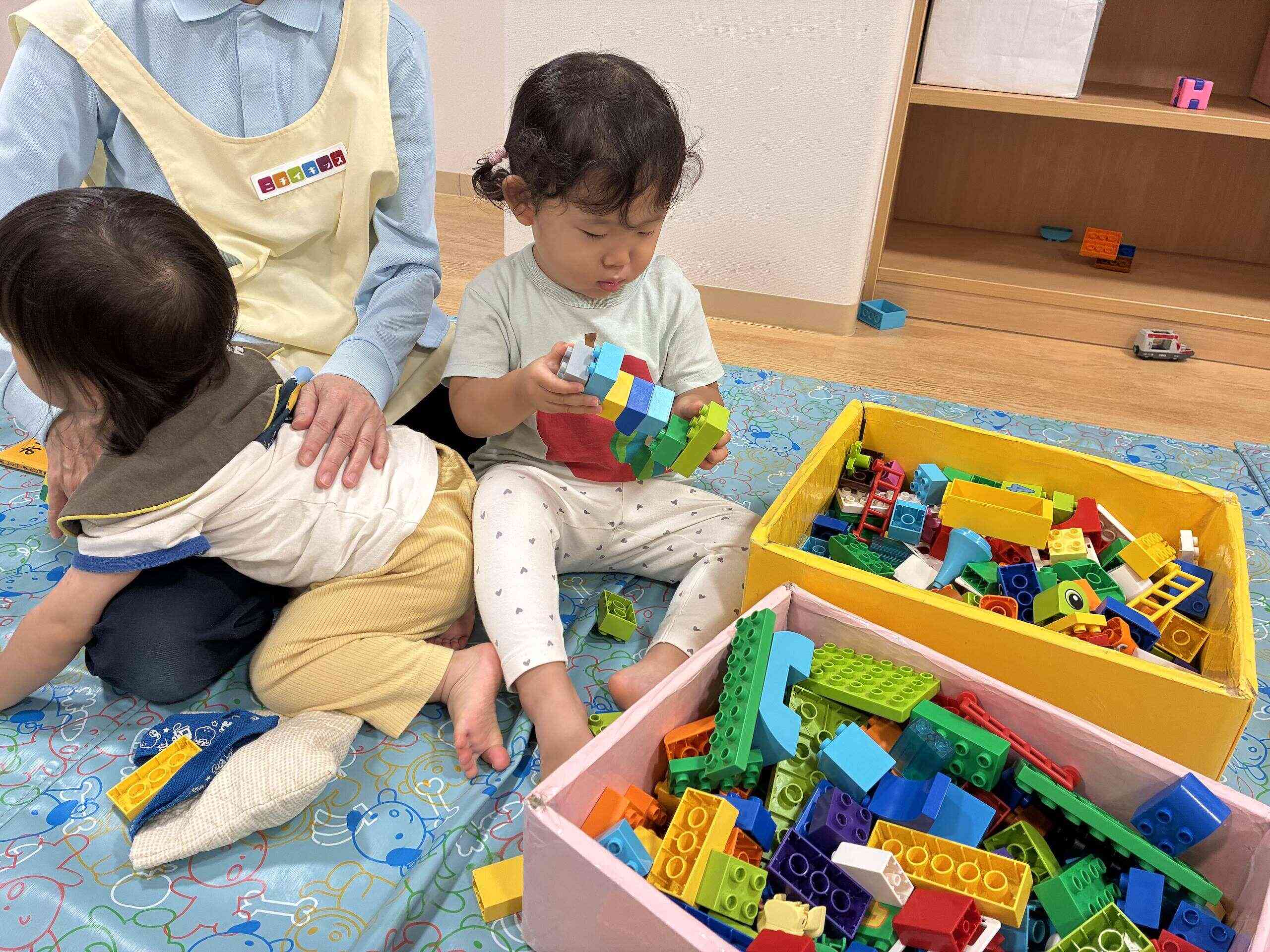 ブロック遊びに熱中です☆
