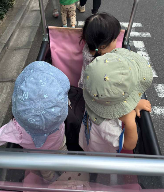 カートに乗ってお散歩☆