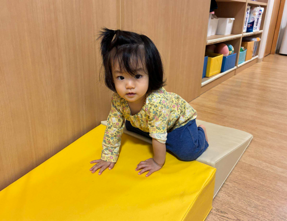 ハイハイで進むよ