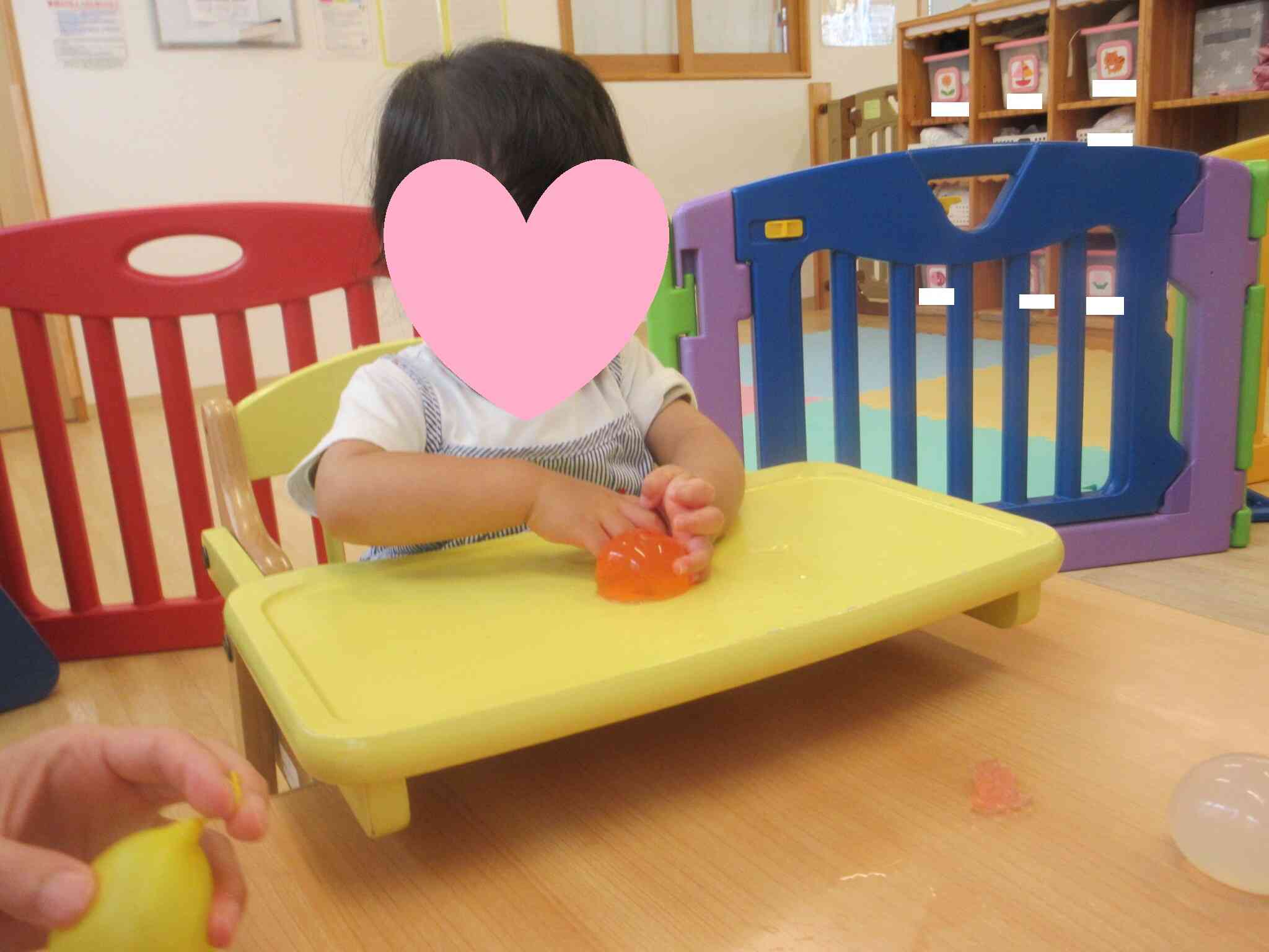 初めての寒天に興味津々！