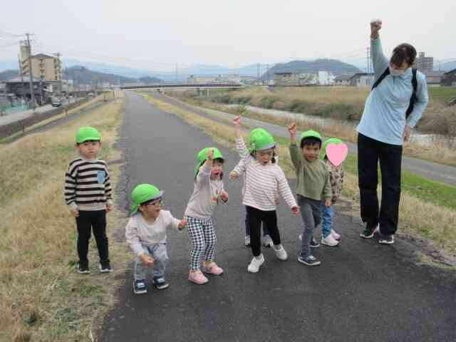 長い距離もがんばるぞ！と気合を入れる子どもたちです