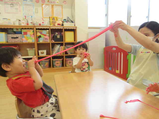 粘土遊び楽しかったね（うさぎ組：2歳児）