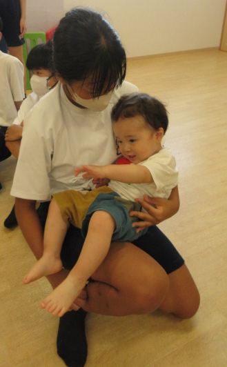 最後に抱っこしてもらい嬉しそうなSくん