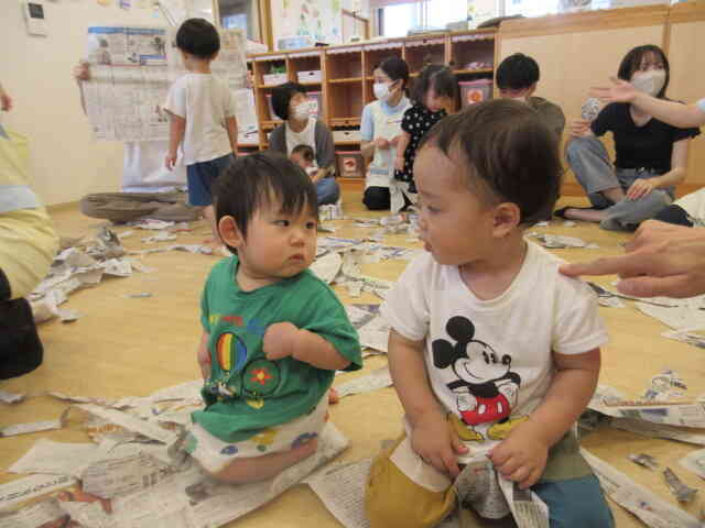 7月から入所のM君も遊びに来ていて、一緒に遊ぼうと誘うS君！