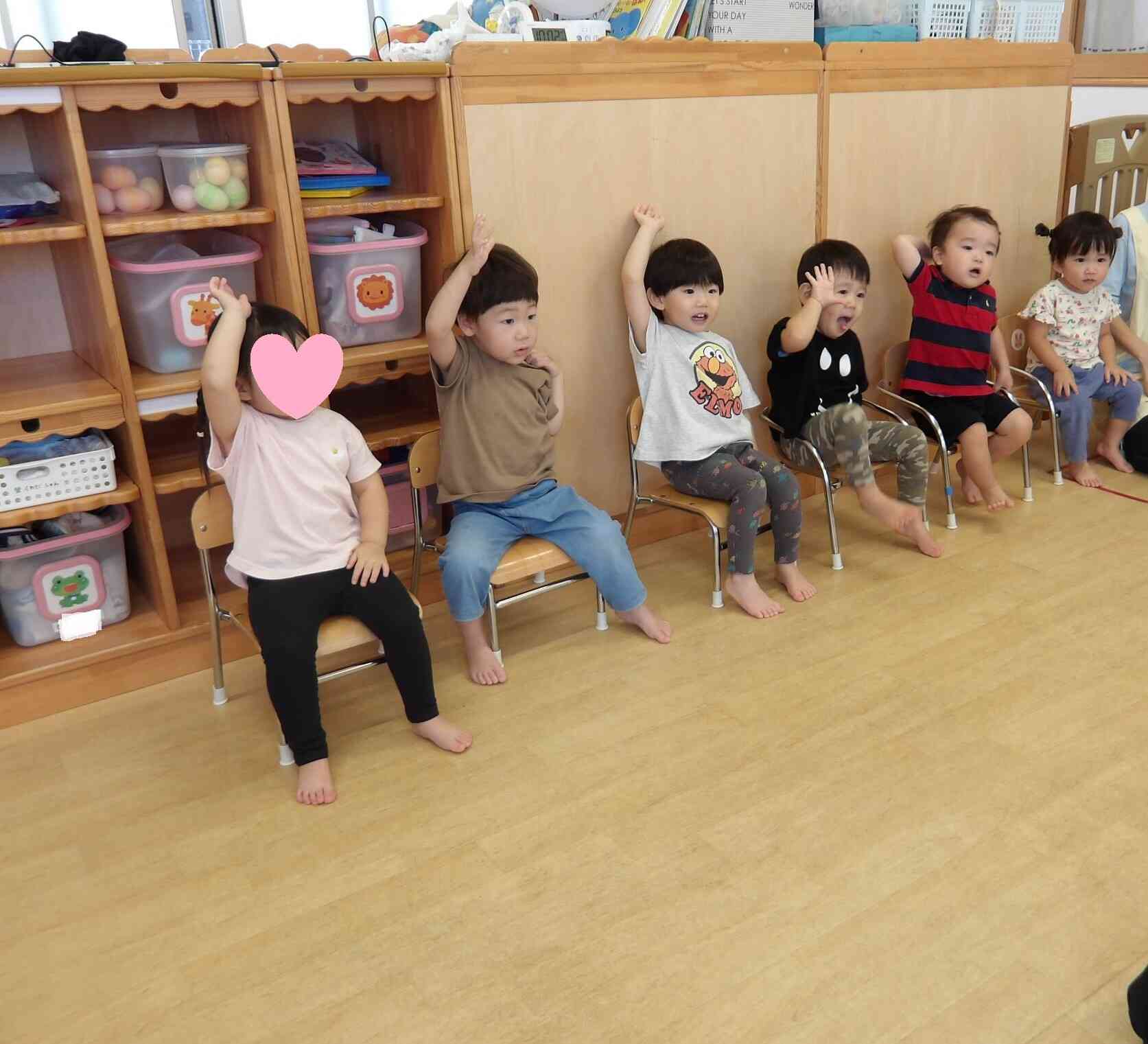 手をあげて渡る練習をしました！