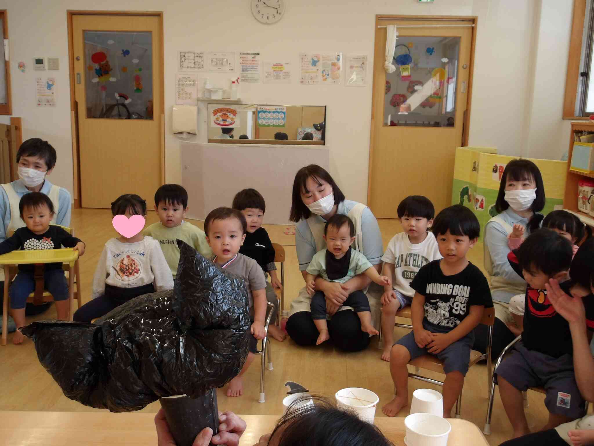 風船ねこの登場!!ひよこ組のお友だちも「にゃー」と言って喜んでましたよ。