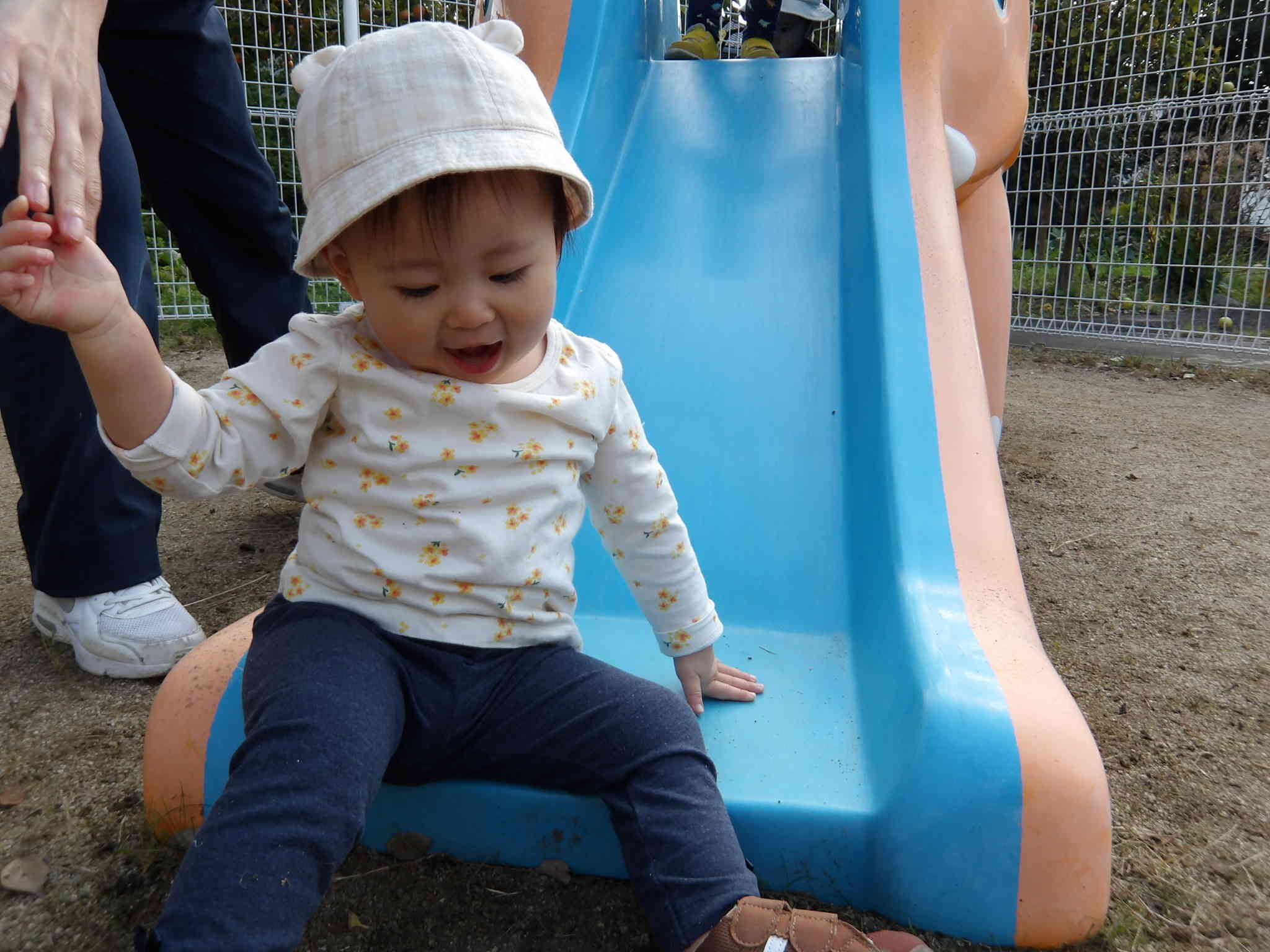 するーと滑ってちょっぴりびっくりしたね。でも楽しい！！と笑顔を見せてくれたIちゃんでした