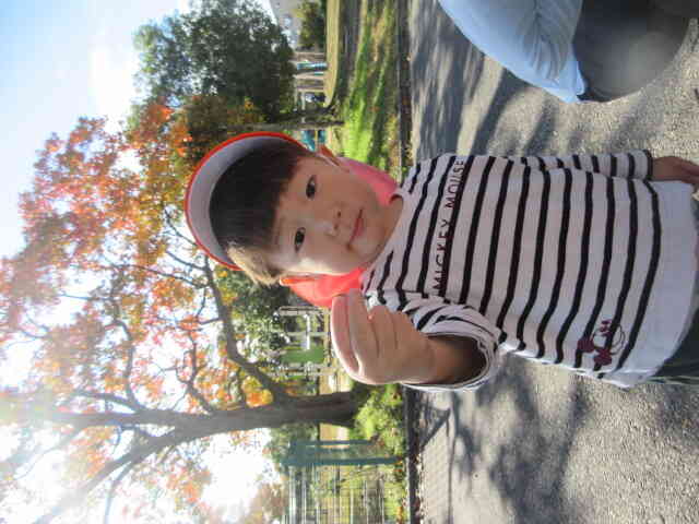 小さなどんぐりと記念写真を撮ったよ。