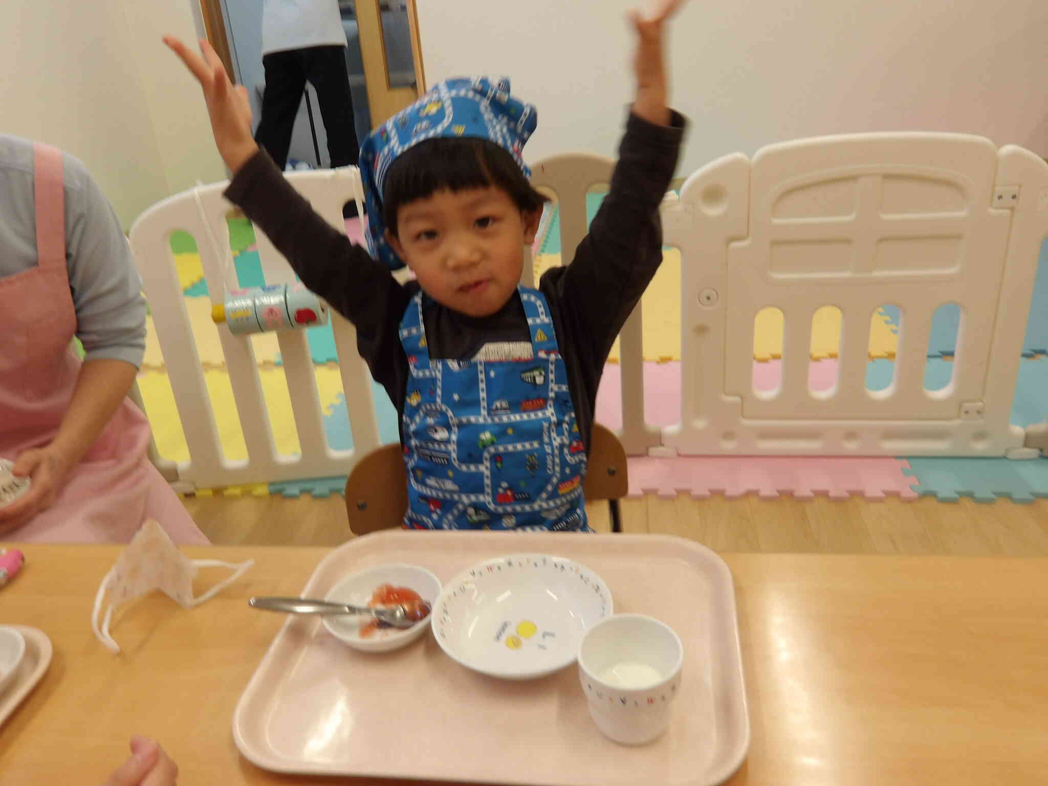 Ｔくんおいしい？と聞いてみると、おいしいポーズを見せてくれました。