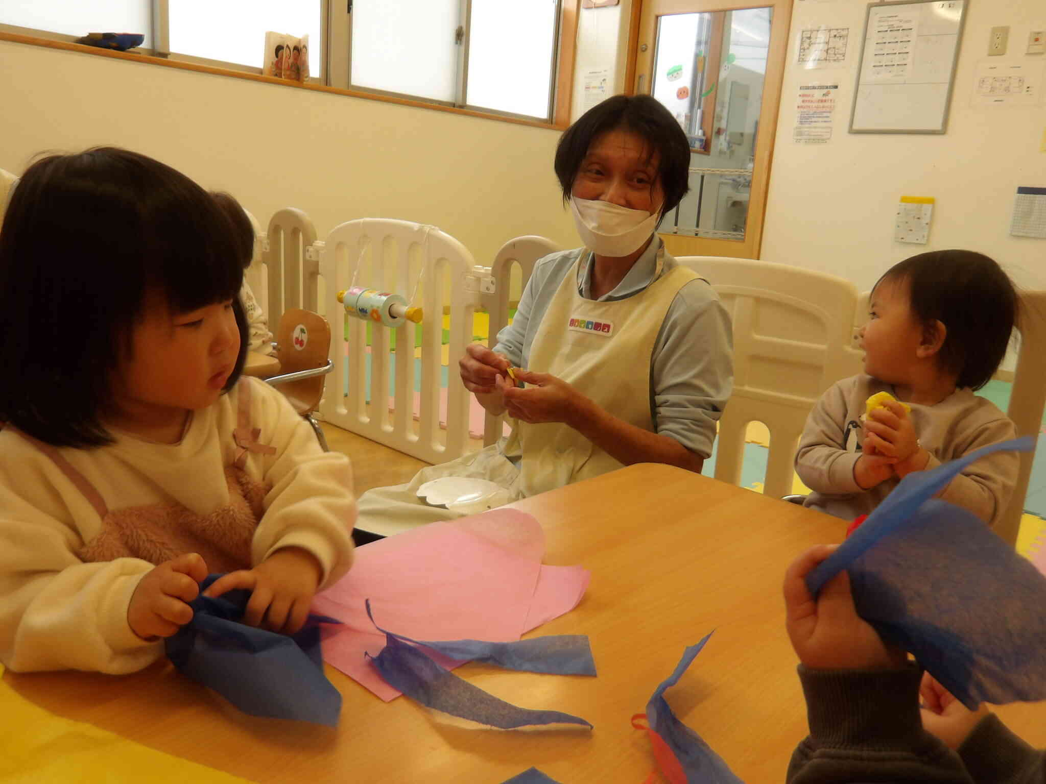 お花紙を使って遊んでみよう！