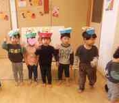 「オニのパンツ」をみんなで歌いました。