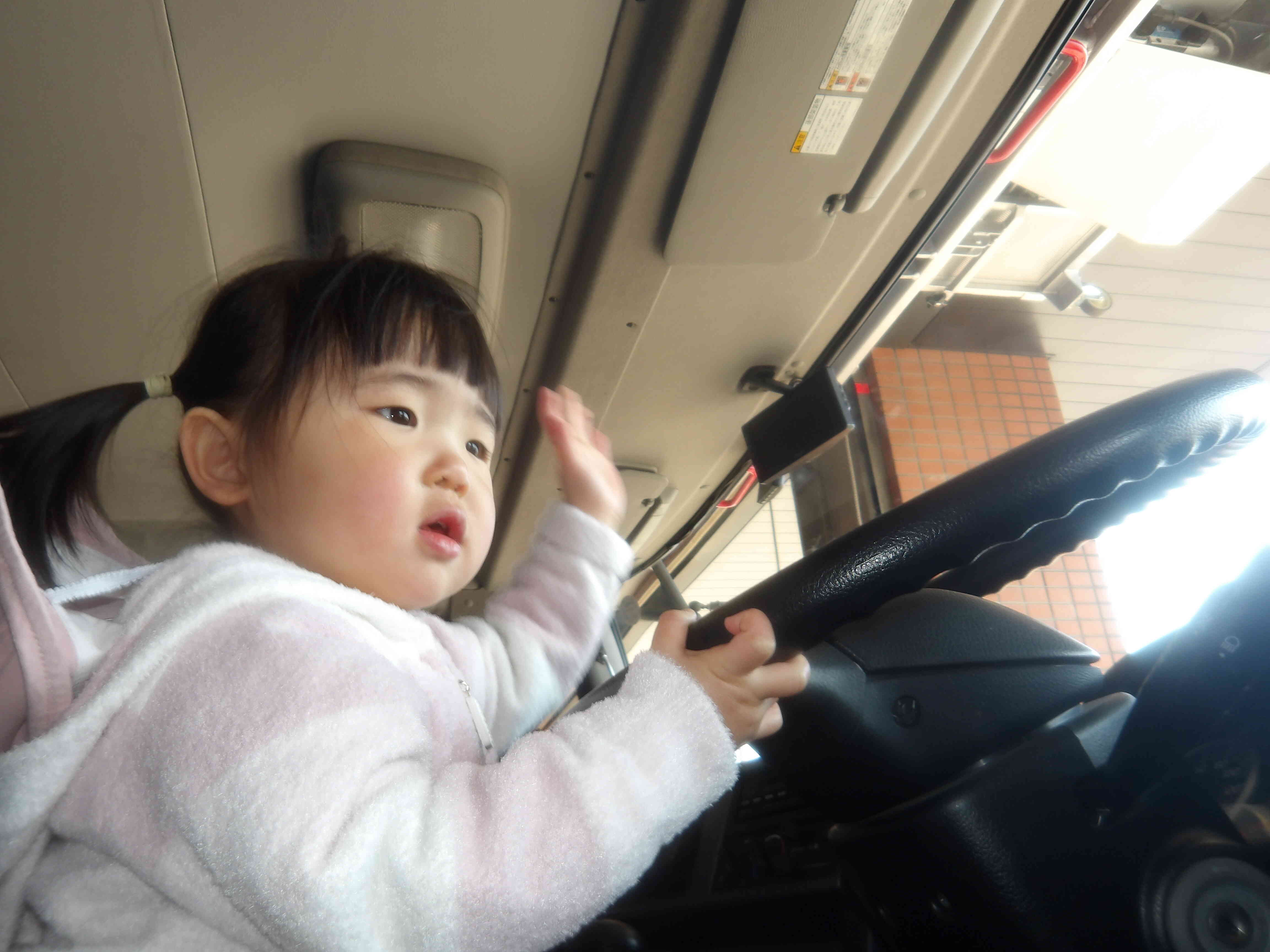 運転席に乗せてもらったよ！