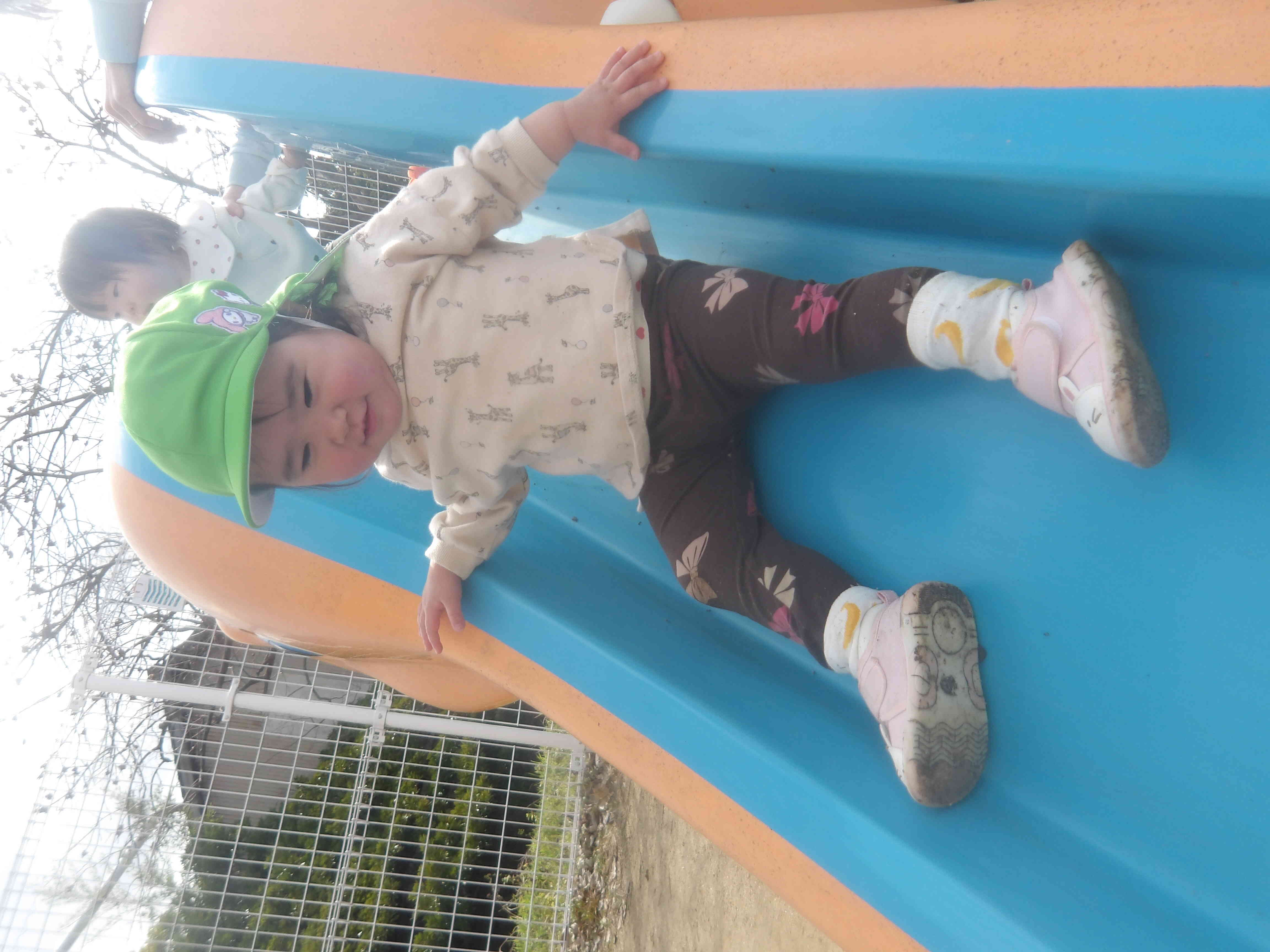 Rちゃんも滑り台が好きで、何度も楽しんでいました。