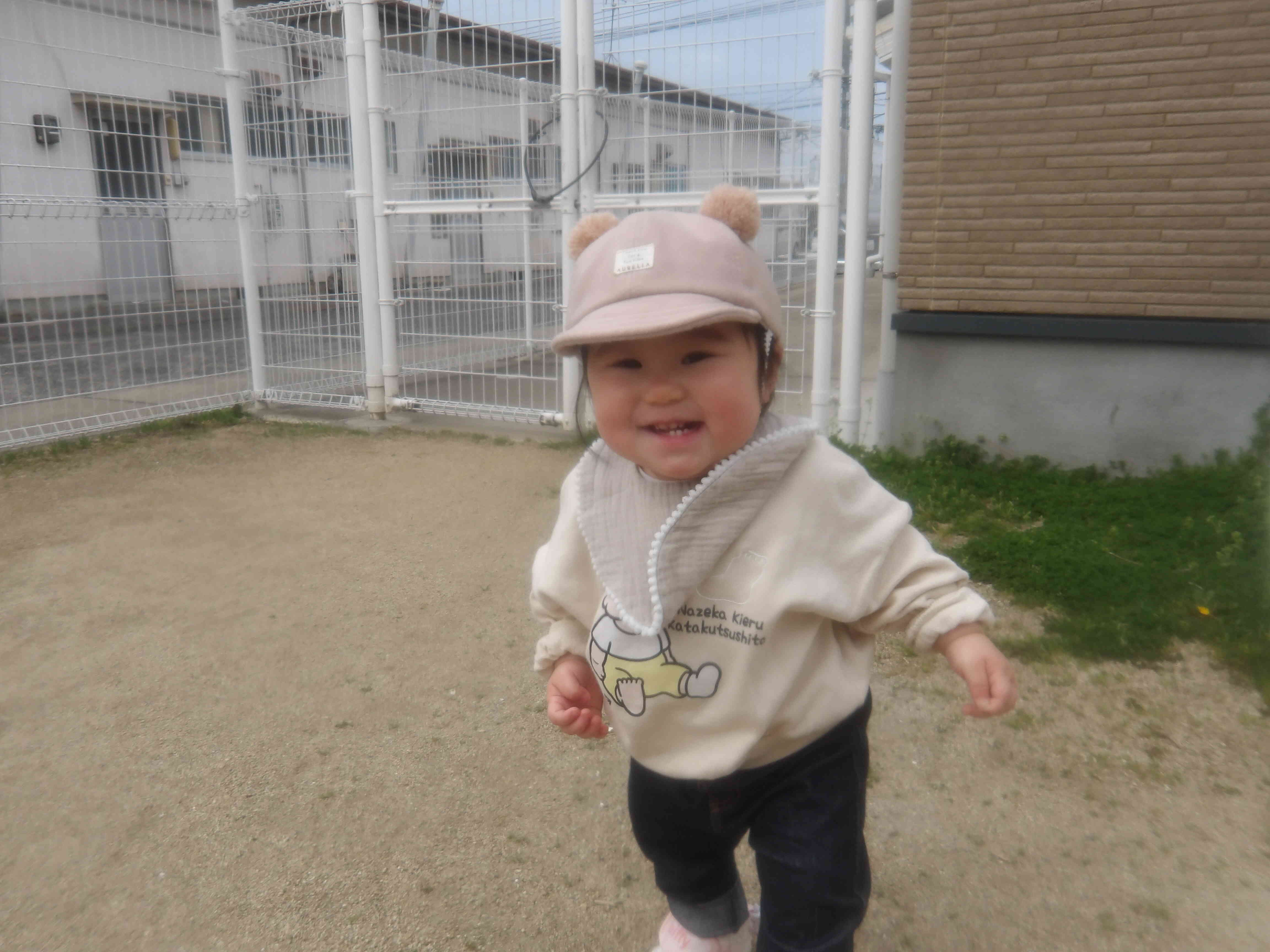 靴を履いて歩くのが楽しいNちゃんです