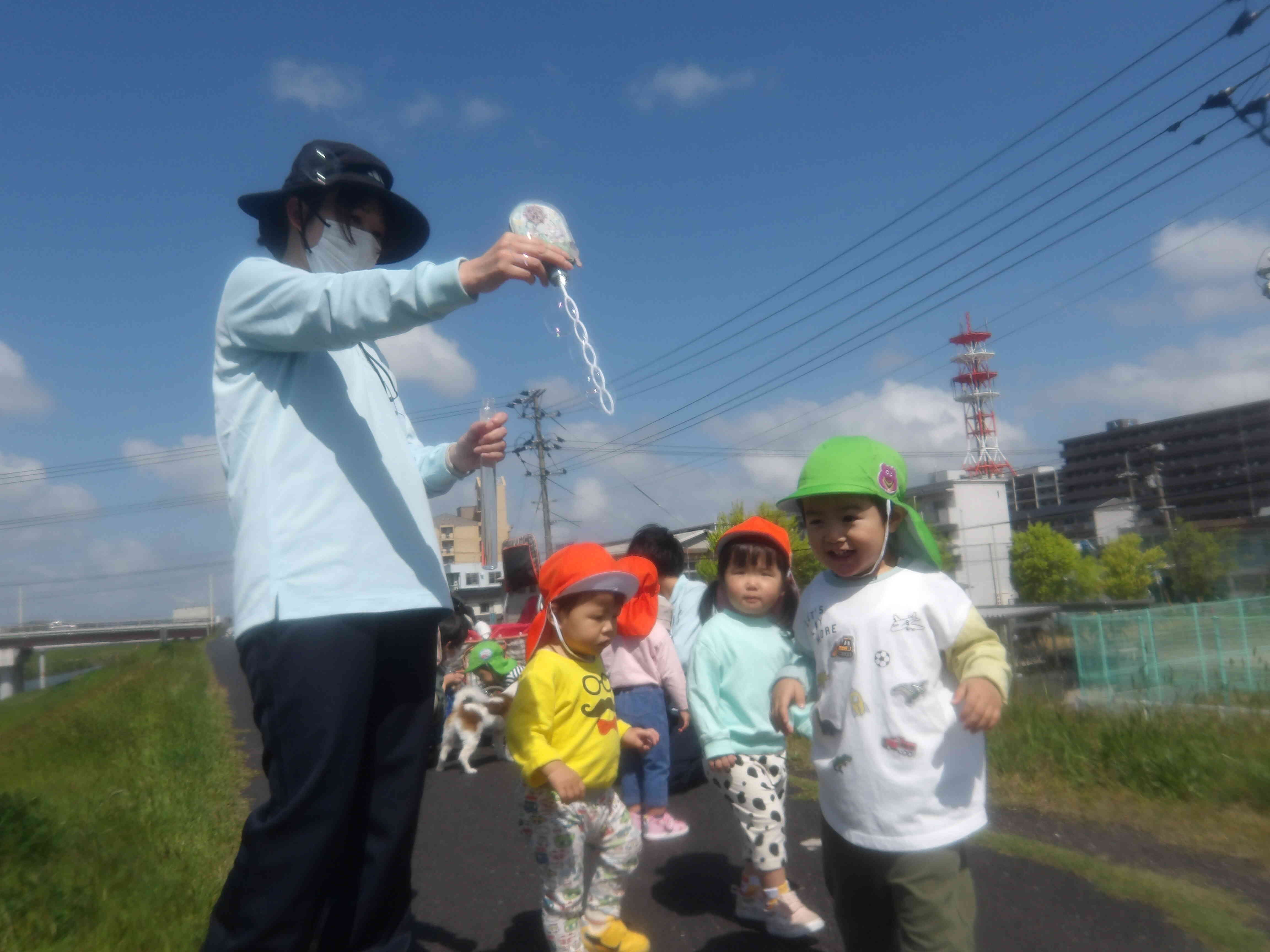 ♪シャボン玉飛～んだ～