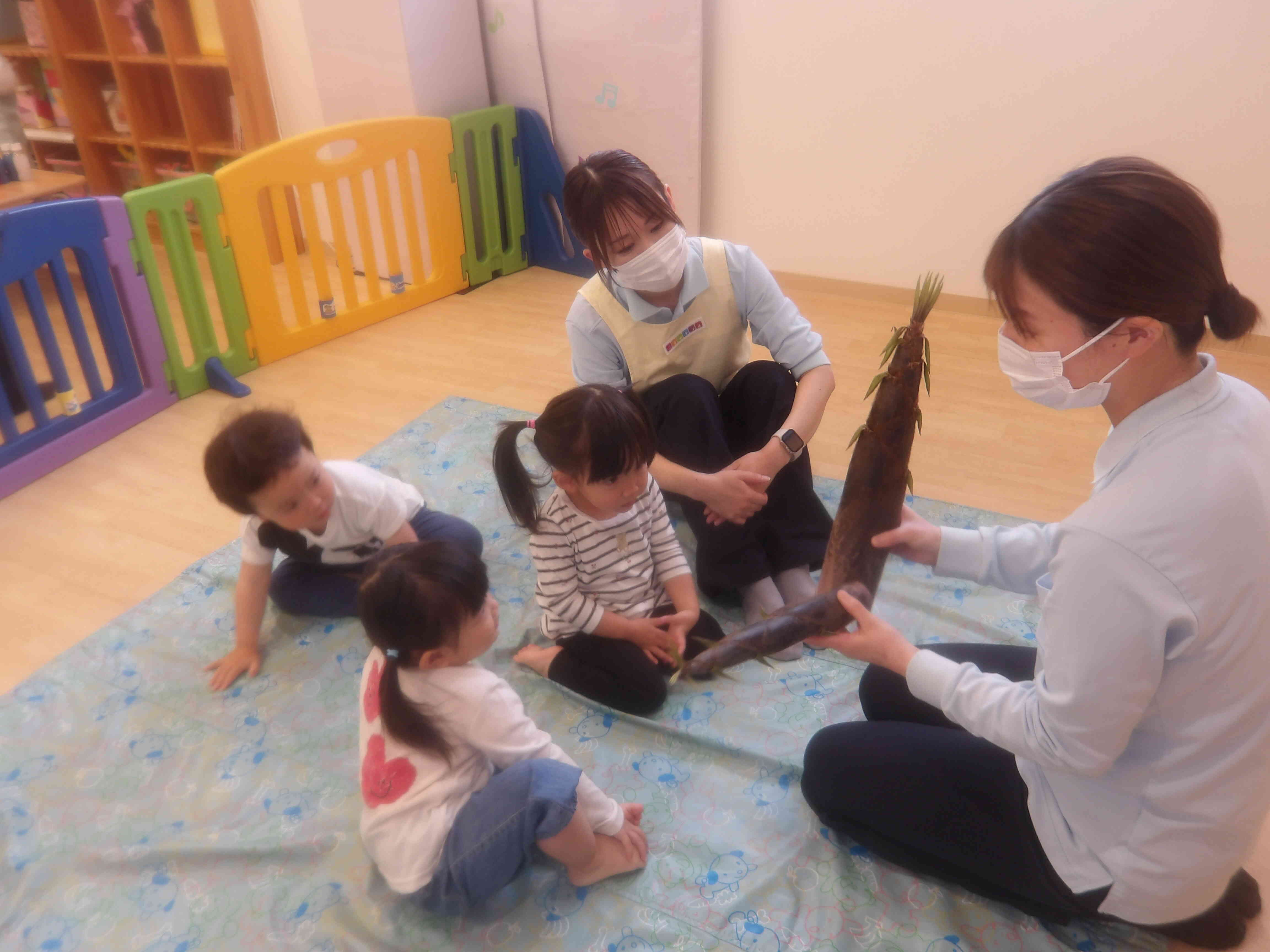 たけのこに触れよう！（0.1.2歳児）
