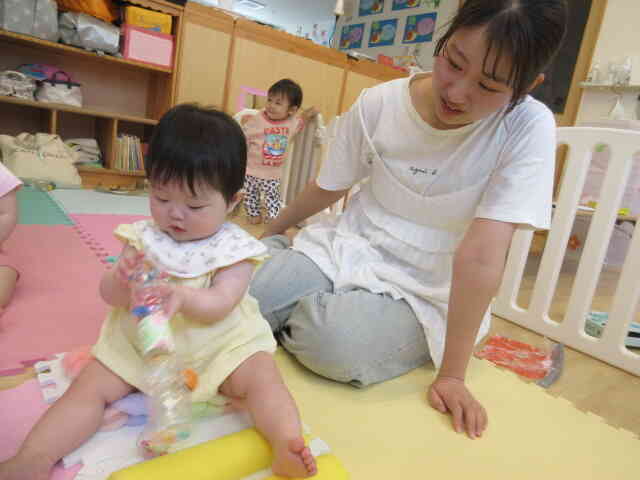 ０歳児体験活動会　～手作り玩具を作ろう！～