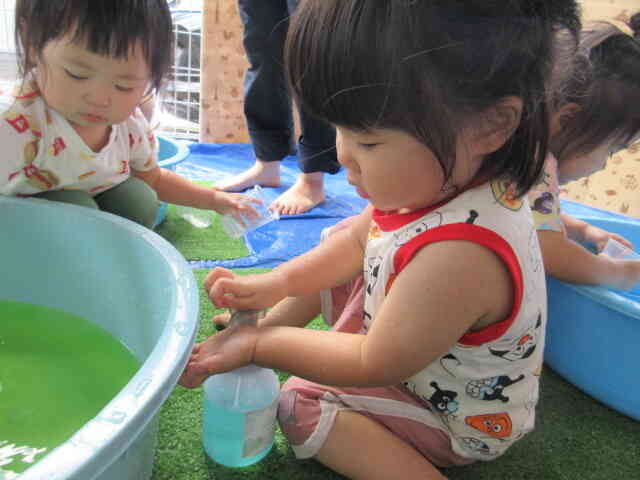 きれいな水色の色水ができたよ