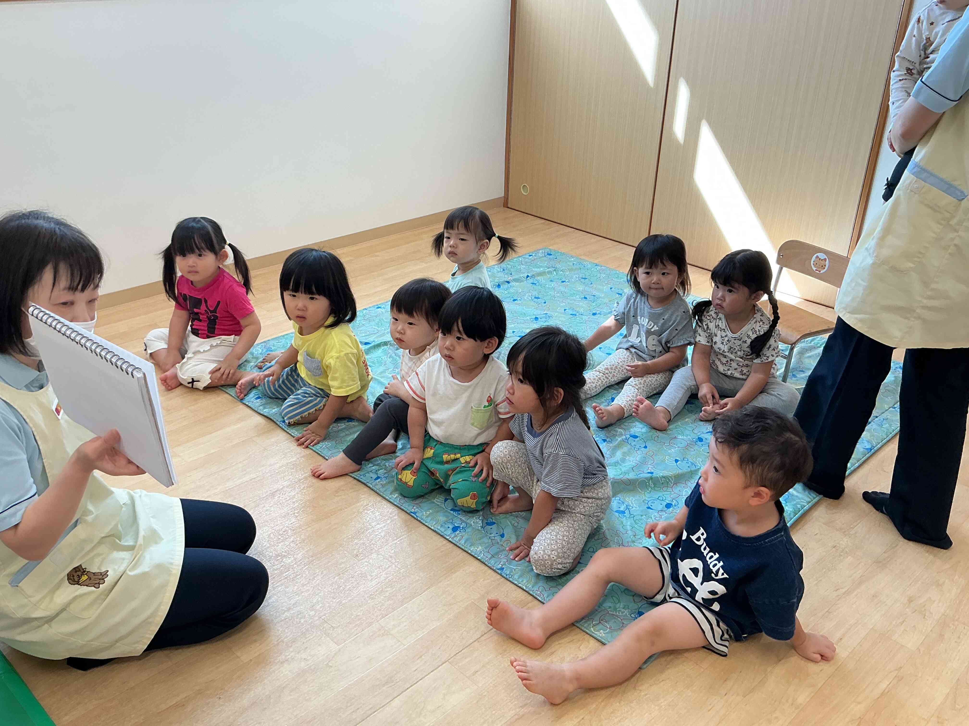 絵表示を見ながら真剣に話を聞いている姿が可愛いです!