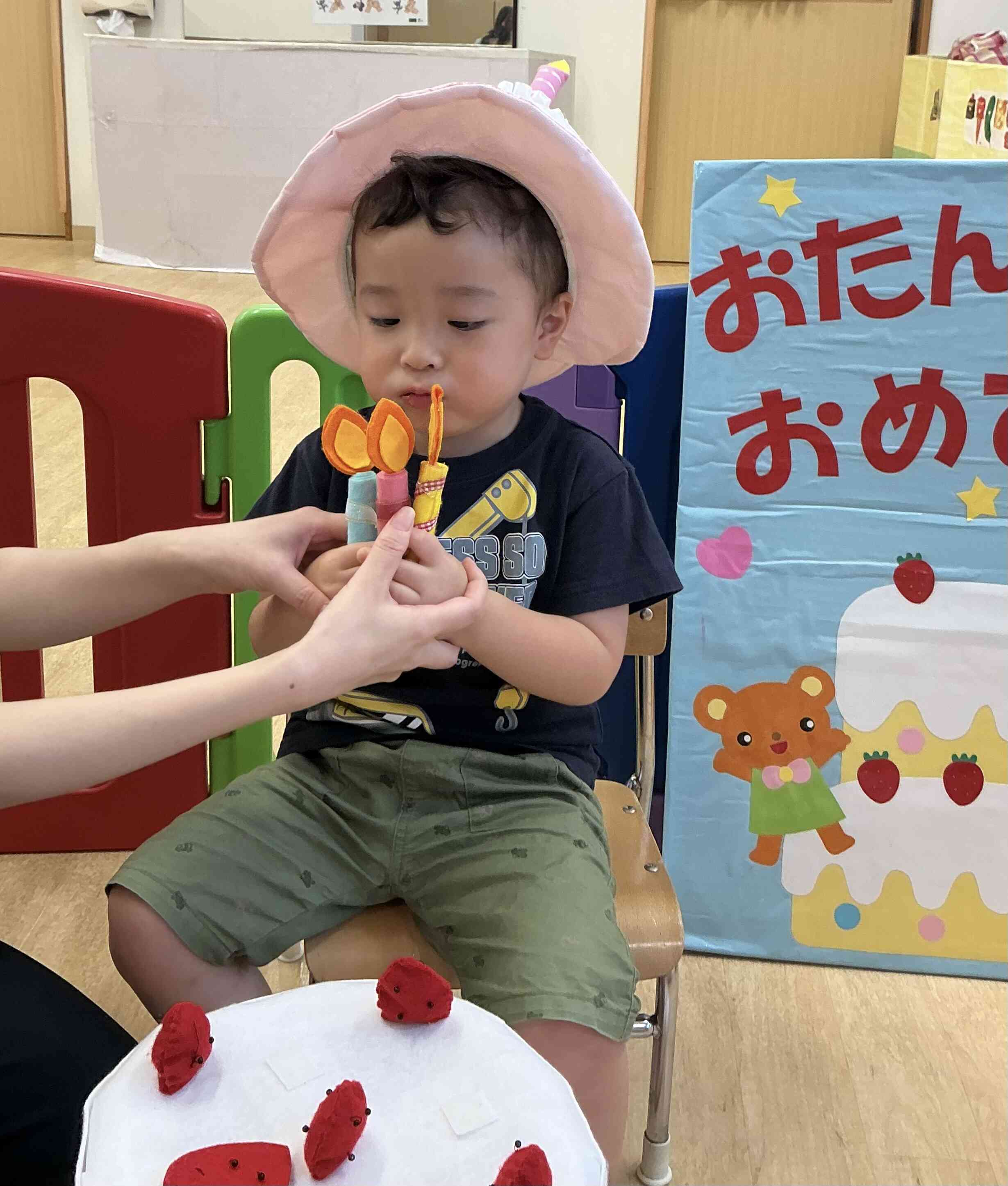 ふーっと吹いてローソク3本を消しました