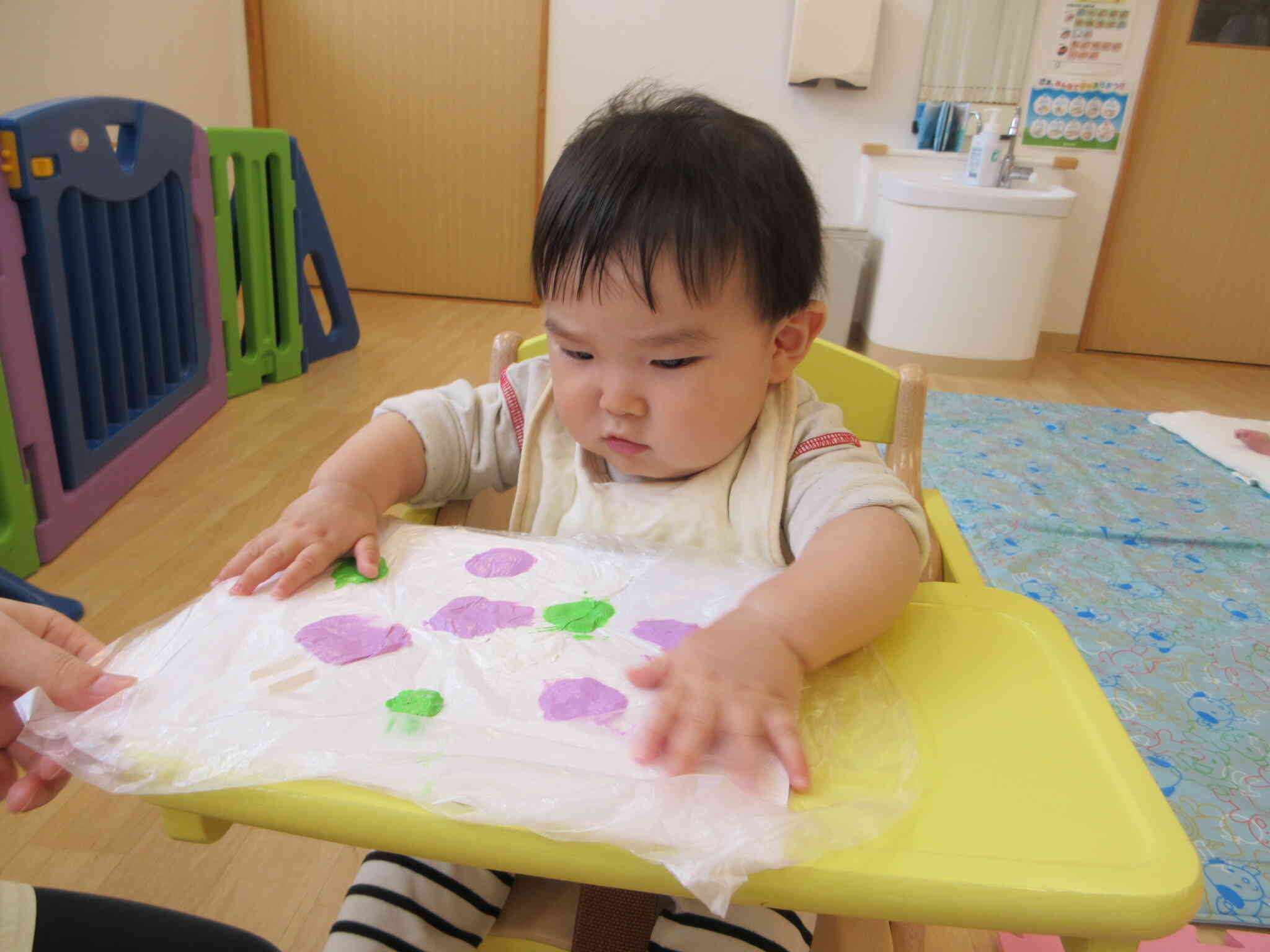 絵の具冷たくて気持ちがいいね！