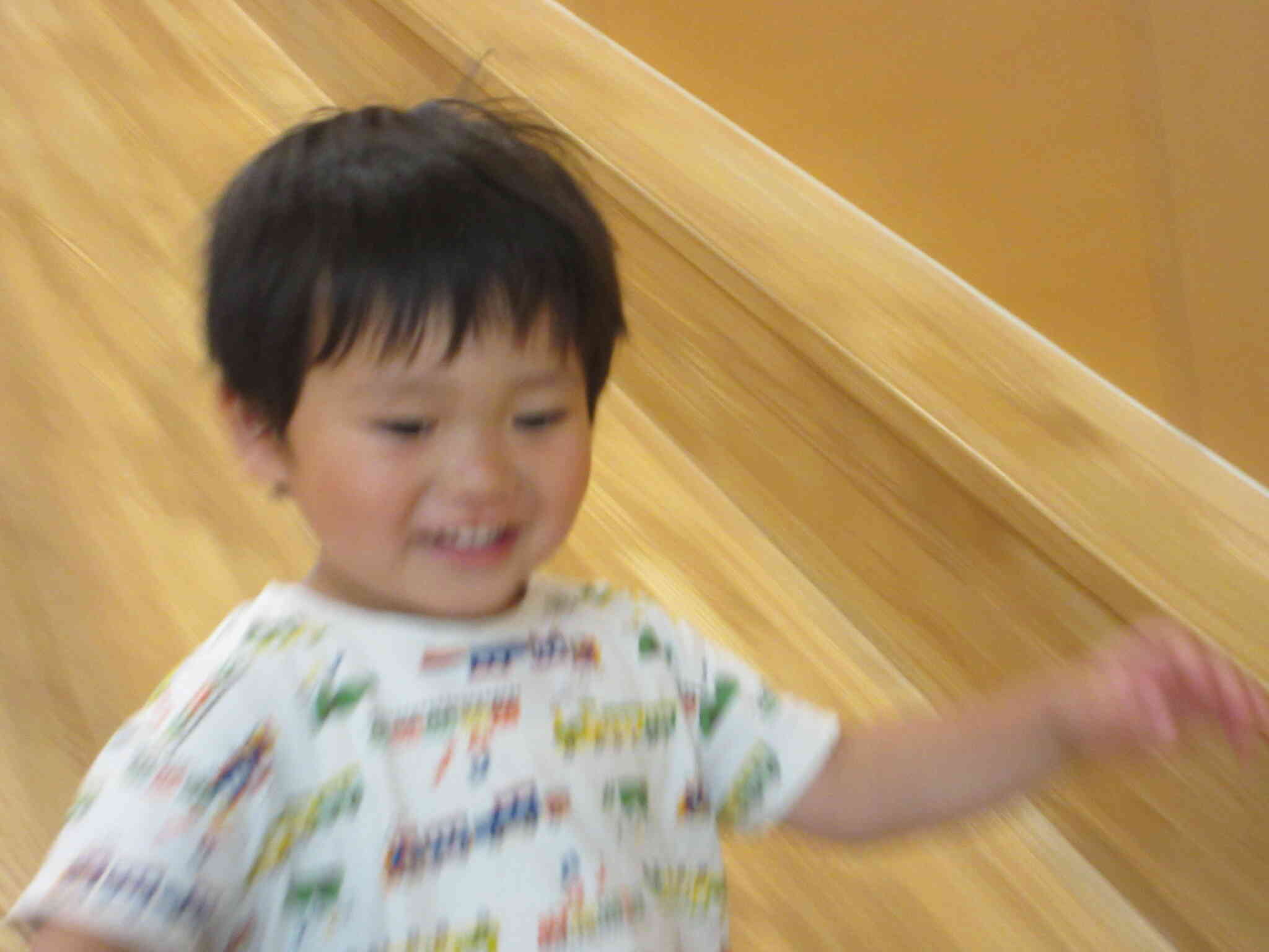 大きな滑り台、何度も何度も滑ったよ。