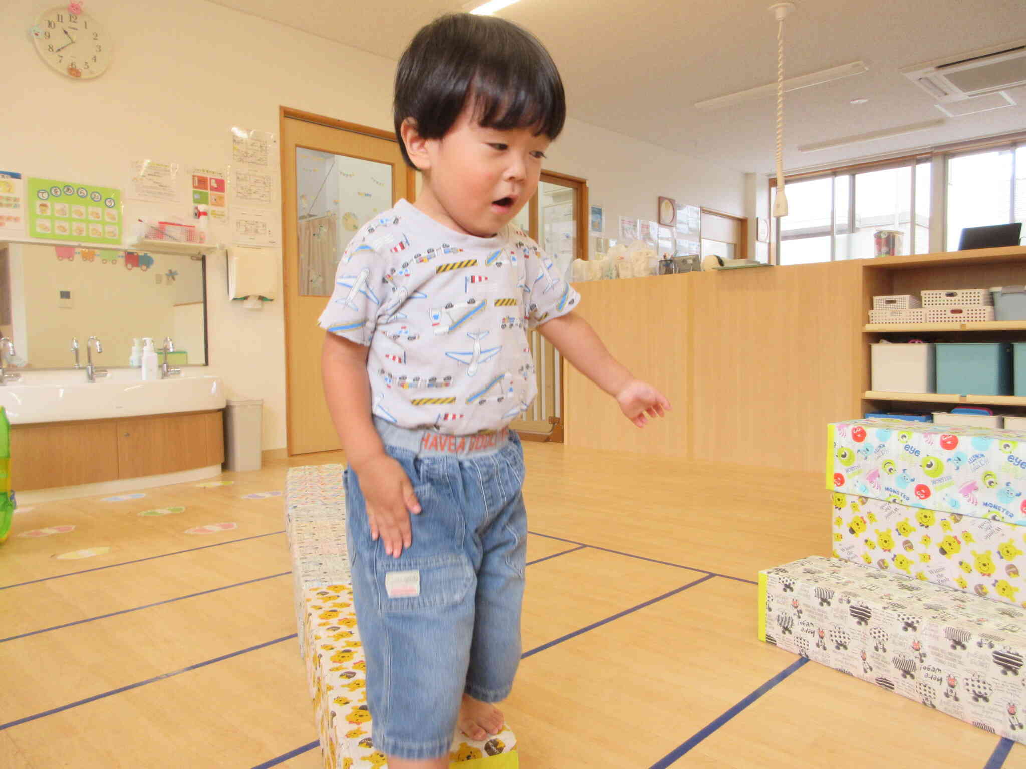 「あれは！？」一本橋の先に何か見つけたのかな