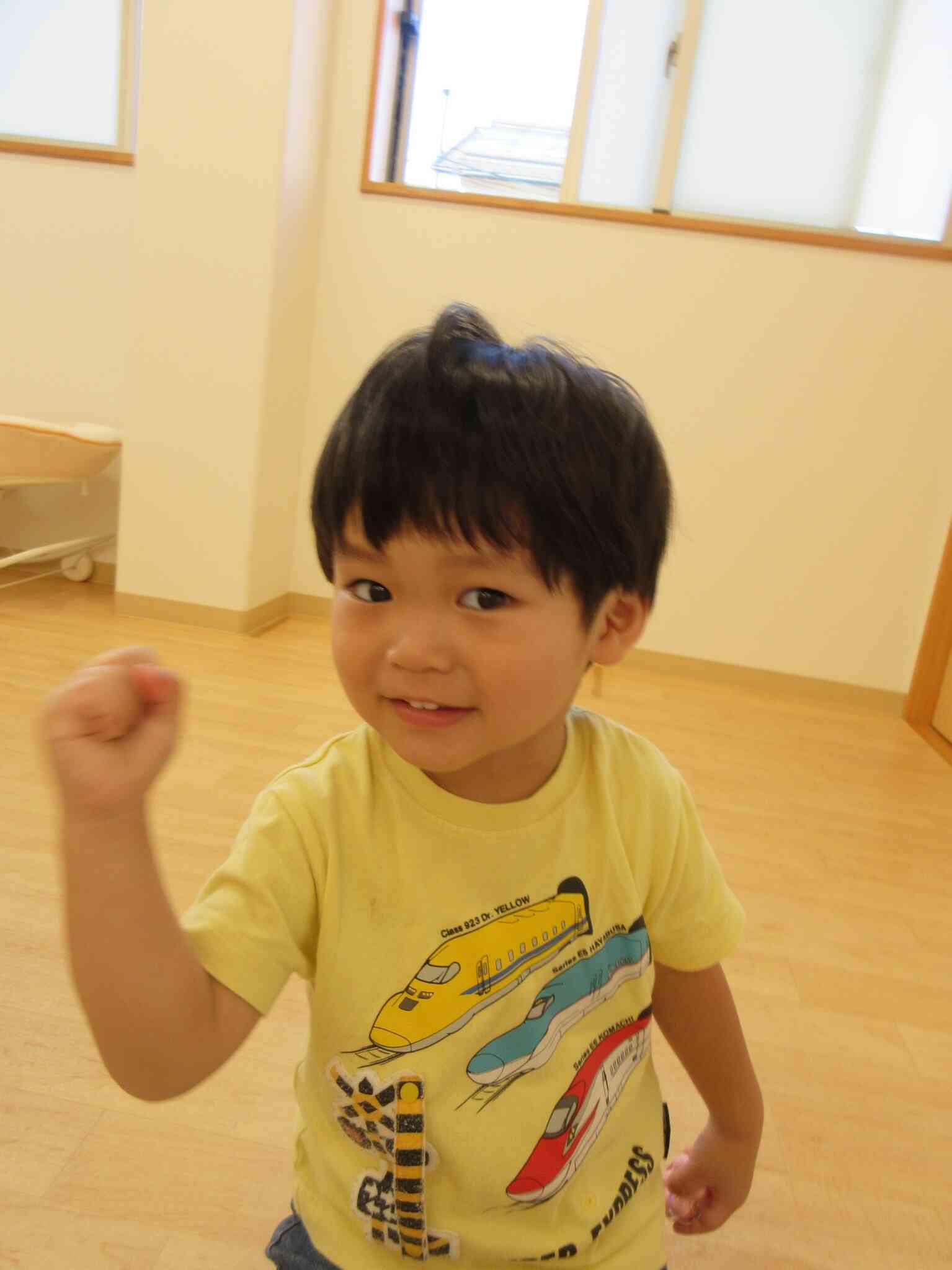 「がんばるぞ！」と決めポーズのMくん