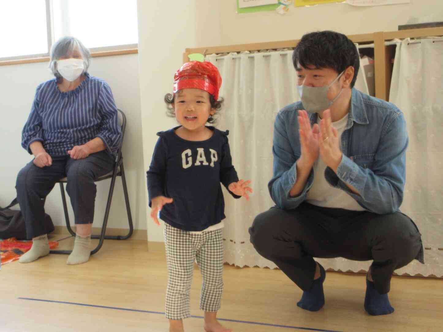 いつもノリノリのRちゃん。今日はパパも一緒でニコニコ笑顔です。