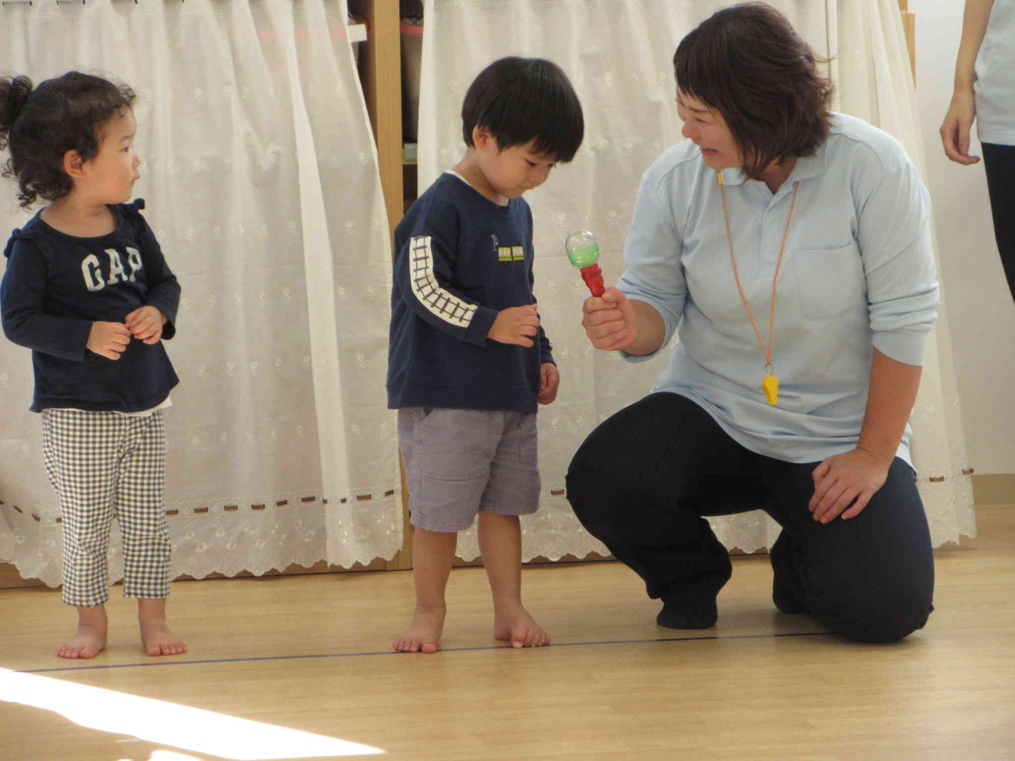 うさぎ組は名前を呼ばれると元気よく「はいっ！」と答えていました。