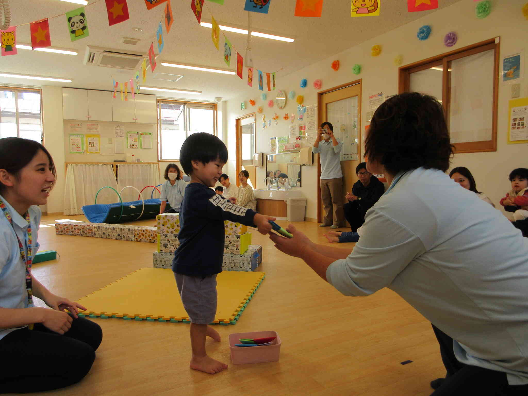 忍者になってたすけるぞ！（2歳児うさぎ組親子競技）