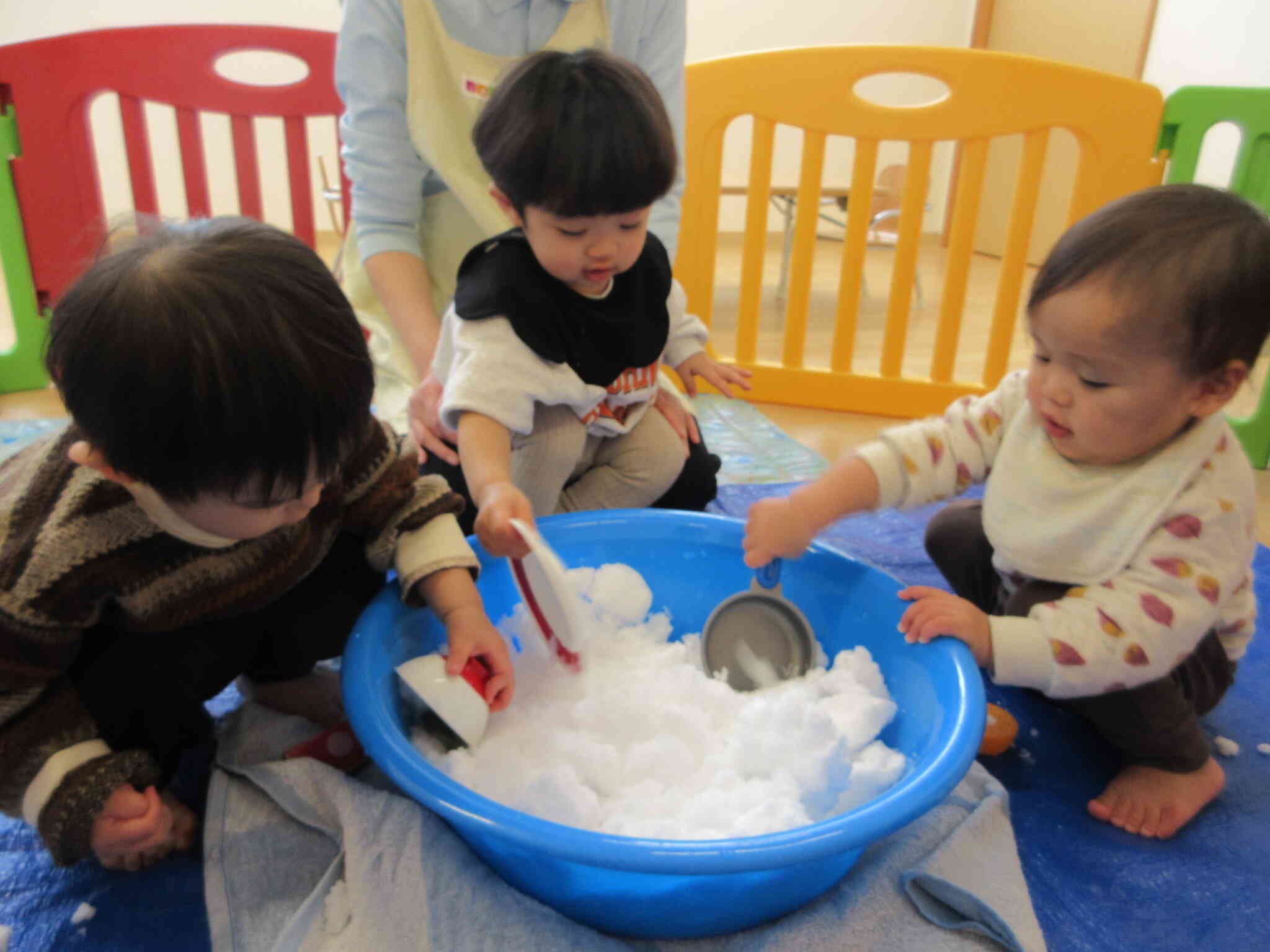 雪遊びをしました！（0歳児ひよこ組）