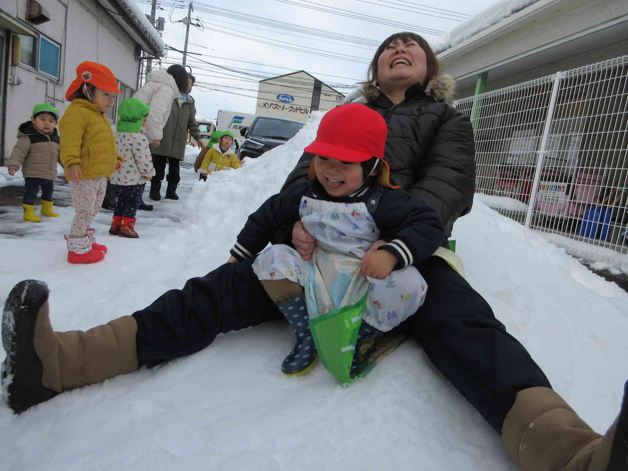 雪がいっぱい！（１，２歳児）