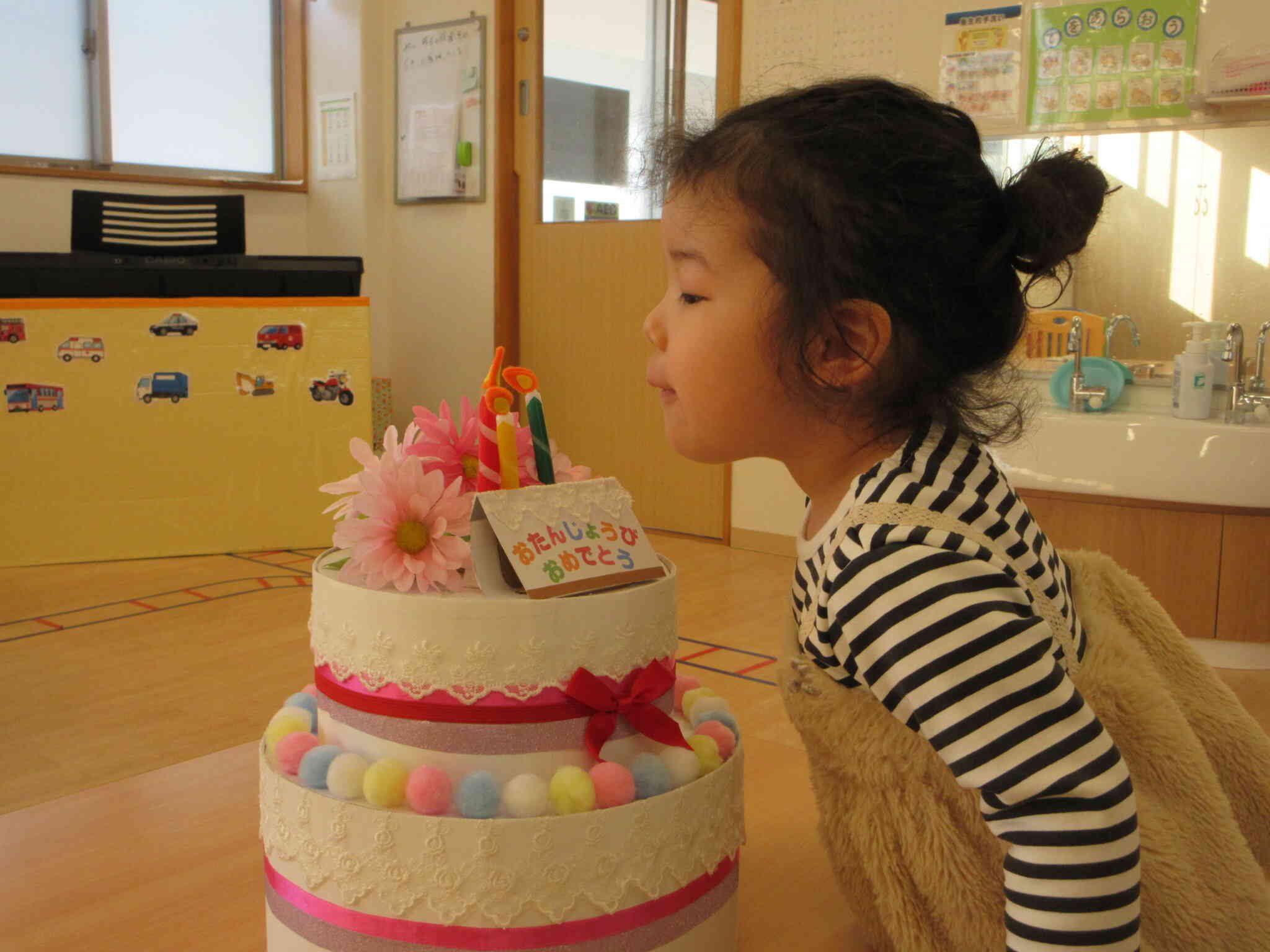 「ふ~っ」とロウソクを消すのはとっても上手でした!