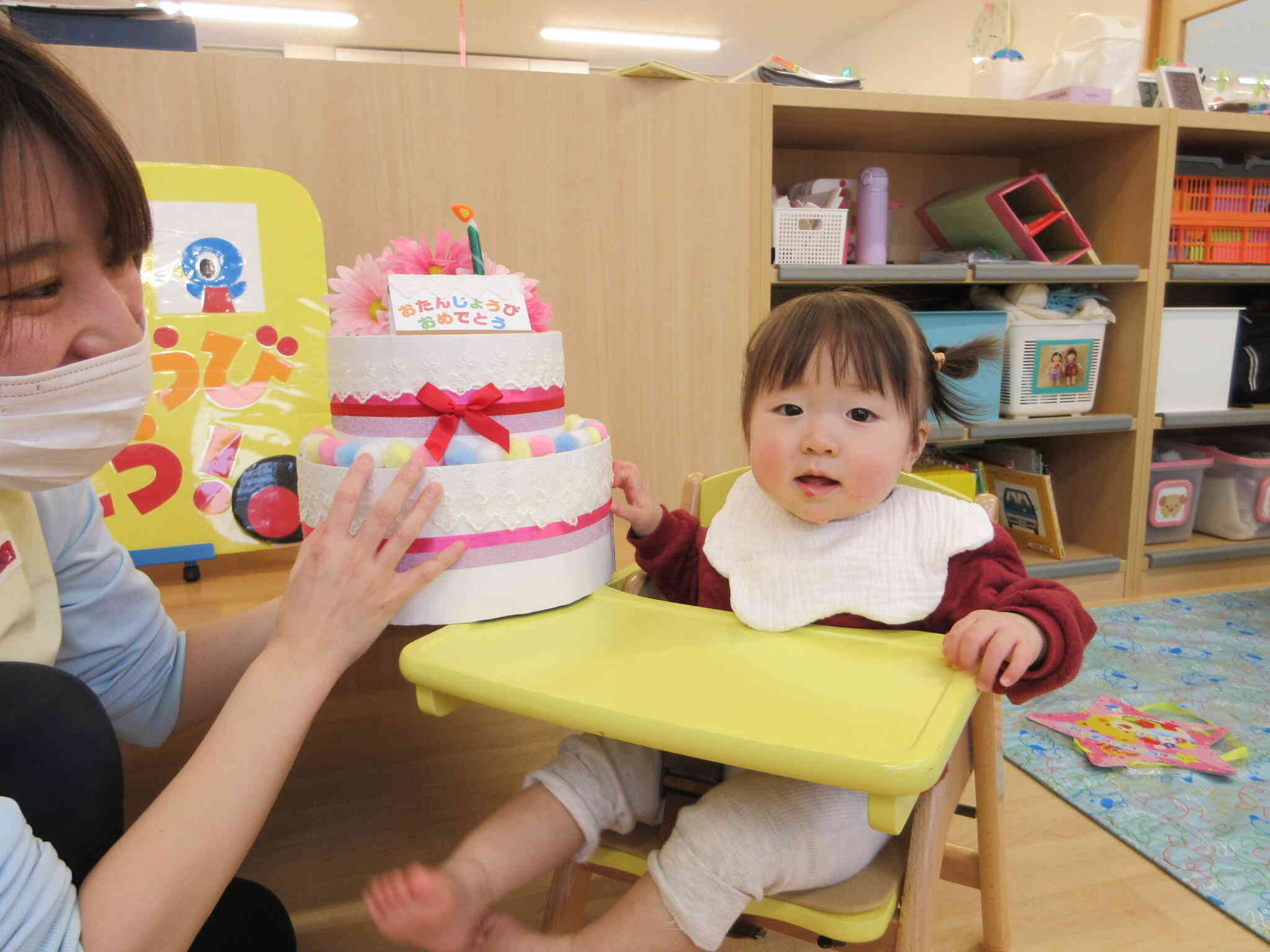 大きなお誕生日ケーキと一緒にパシャリ！