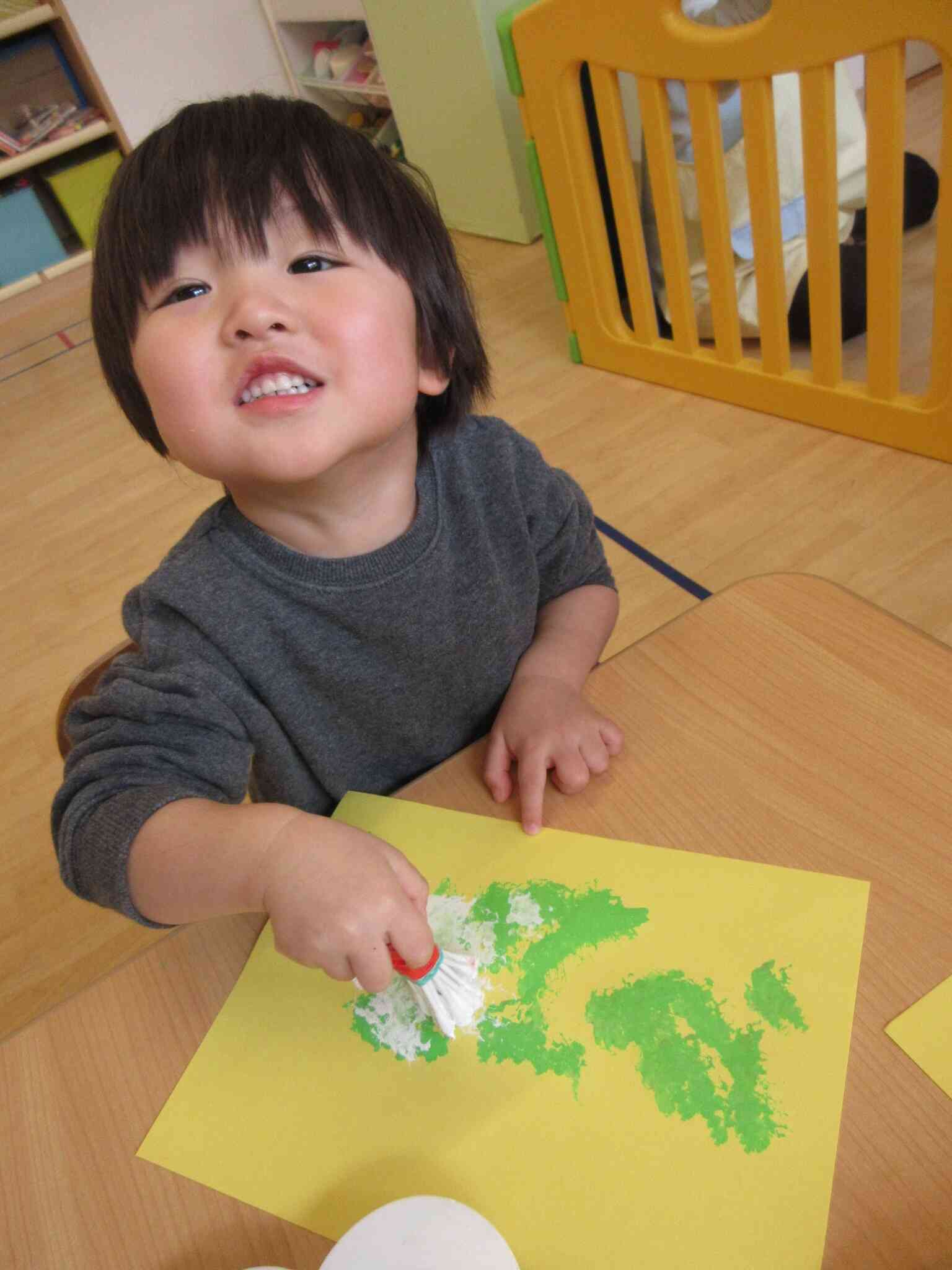 ２つの色が混ざると「きれいだね～」と発見したRくん