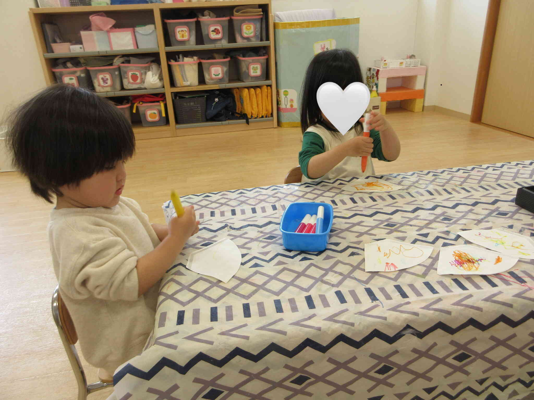 にじみ絵製作をしました（2歳児うさぎ組）