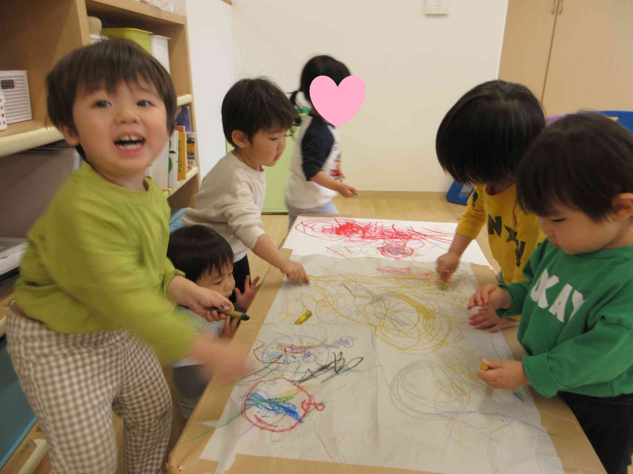 おもいっきりお絵かき（1歳児あひる組、２歳児うさぎ組）