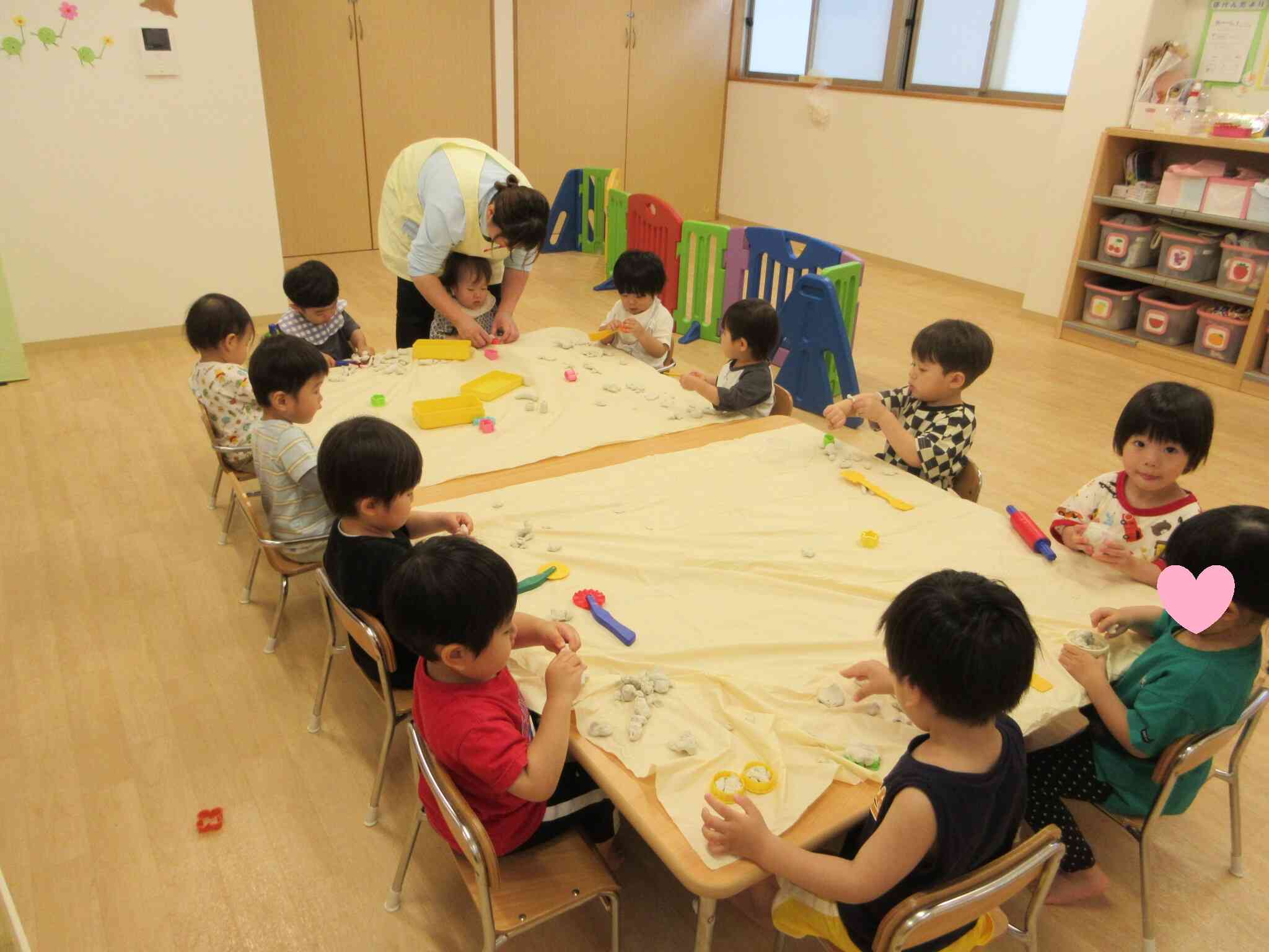 ねんどあそびをしたよ（1・2歳児、あひる・うさぎぐみ）