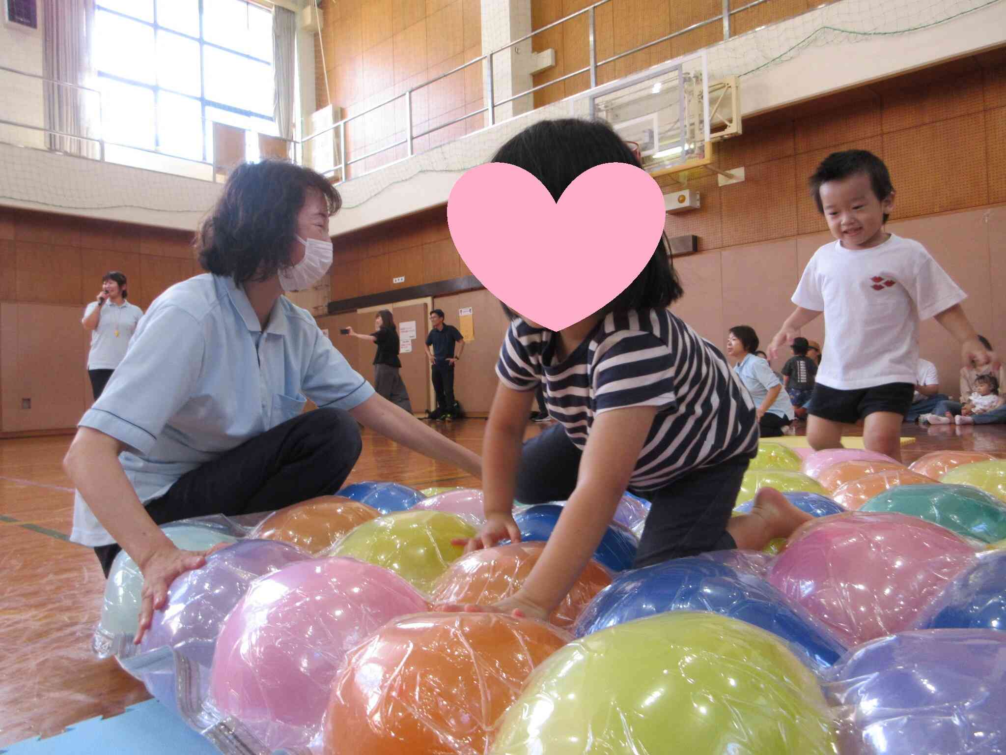 風船マットのでこぼこ道もなんのその！
