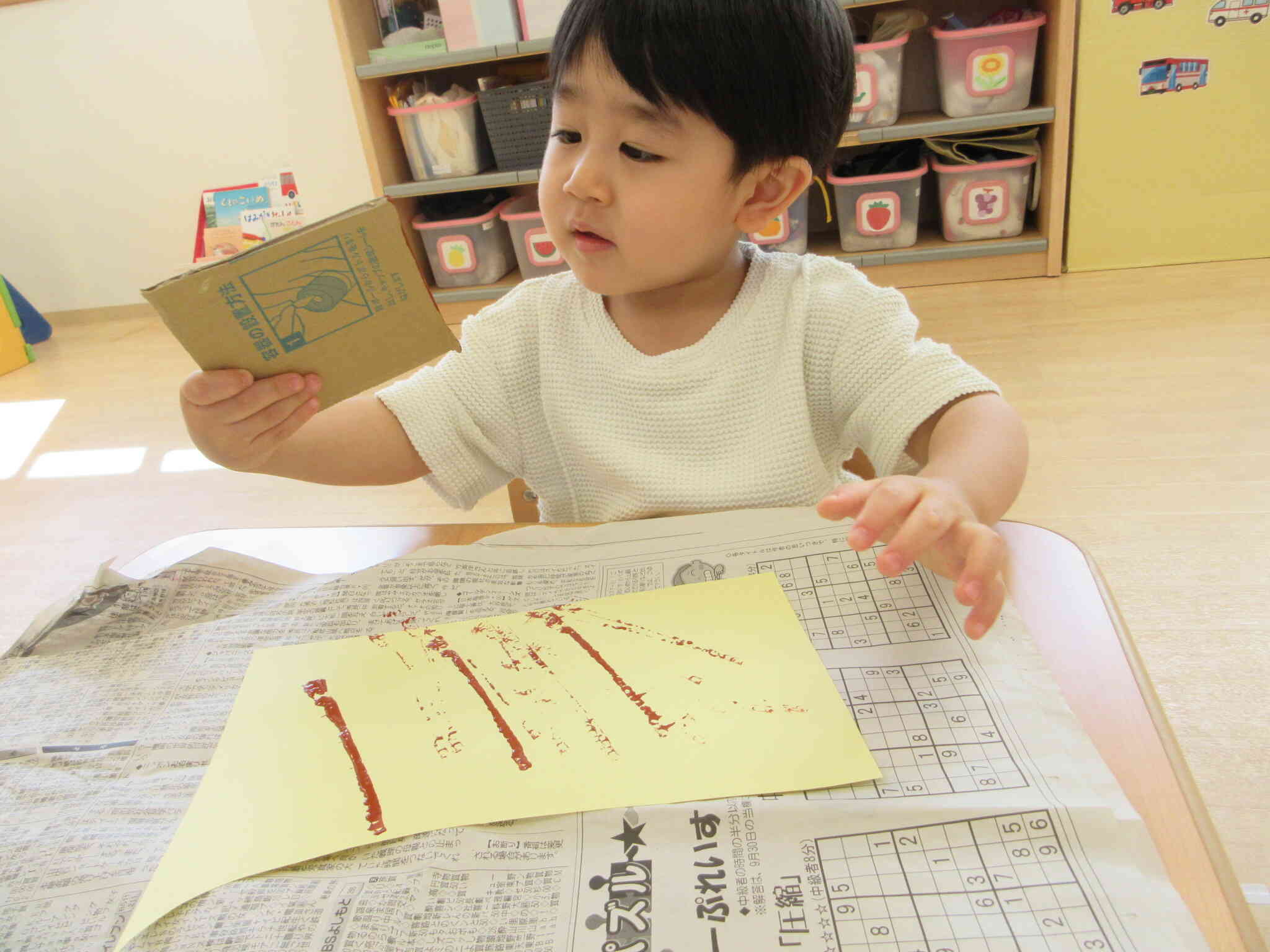 どうしてこんな模様がつくのだろう？と興味津々なRくん。