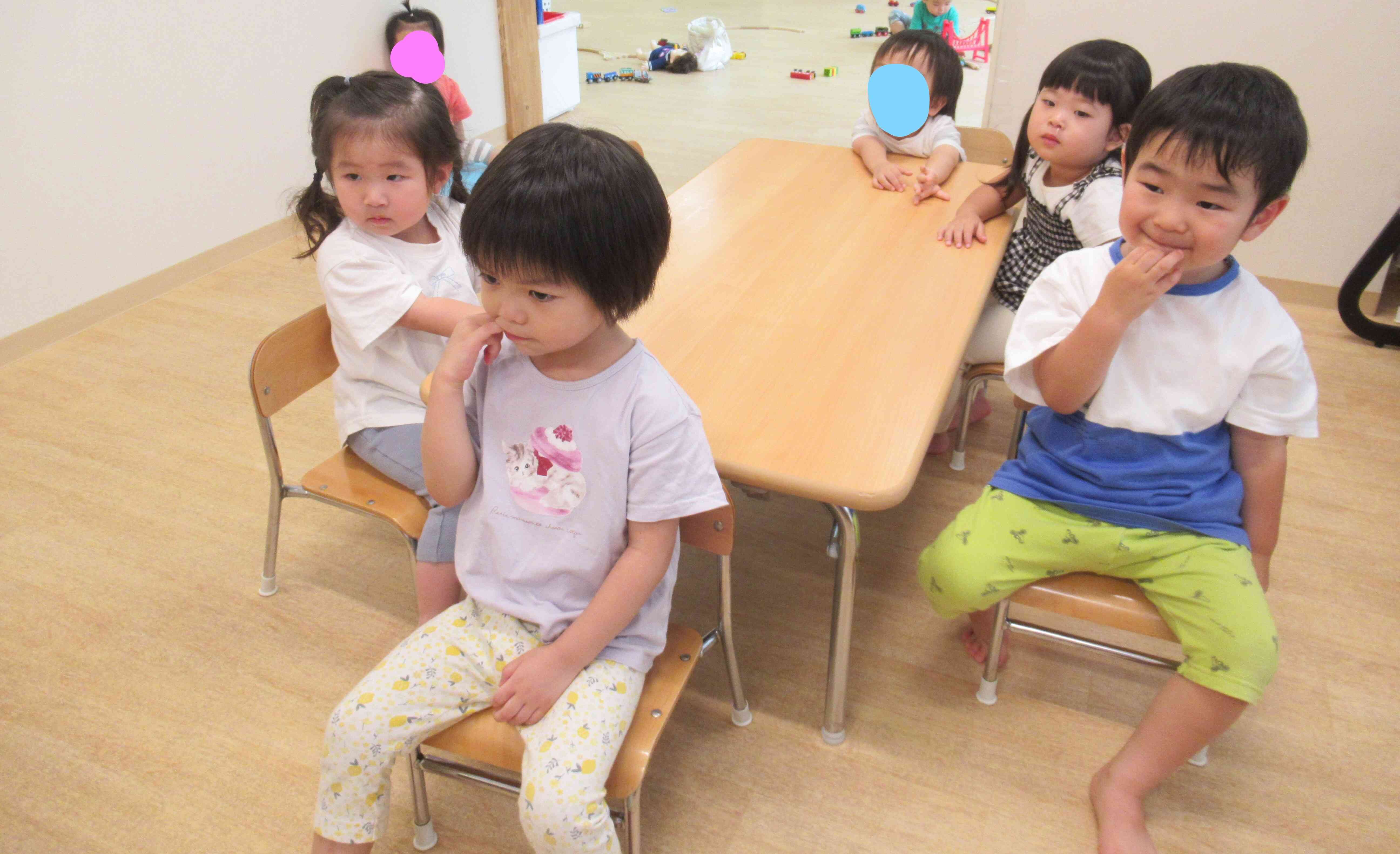 一生懸命お話を聞いているみたいです