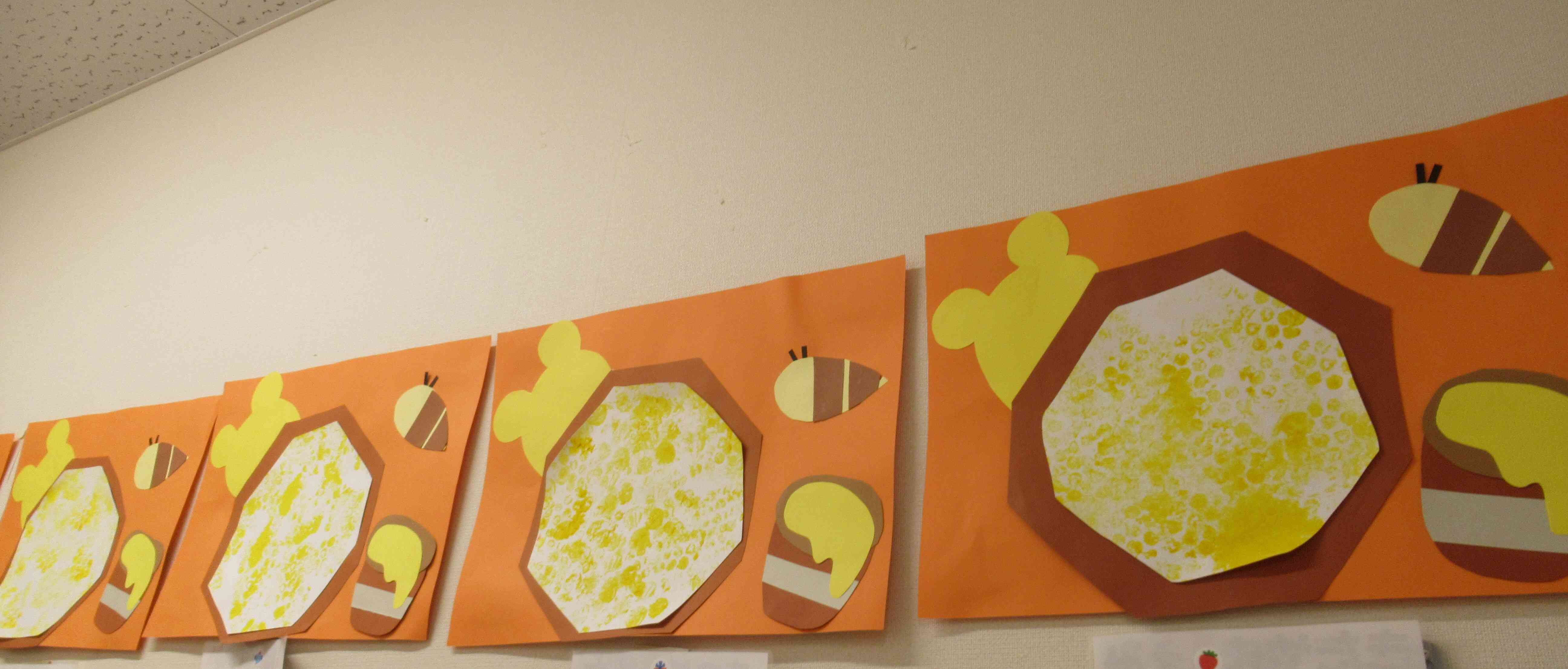 あひる組（1歳児）の作品はこちら！「ハチの巣」を作っていました！