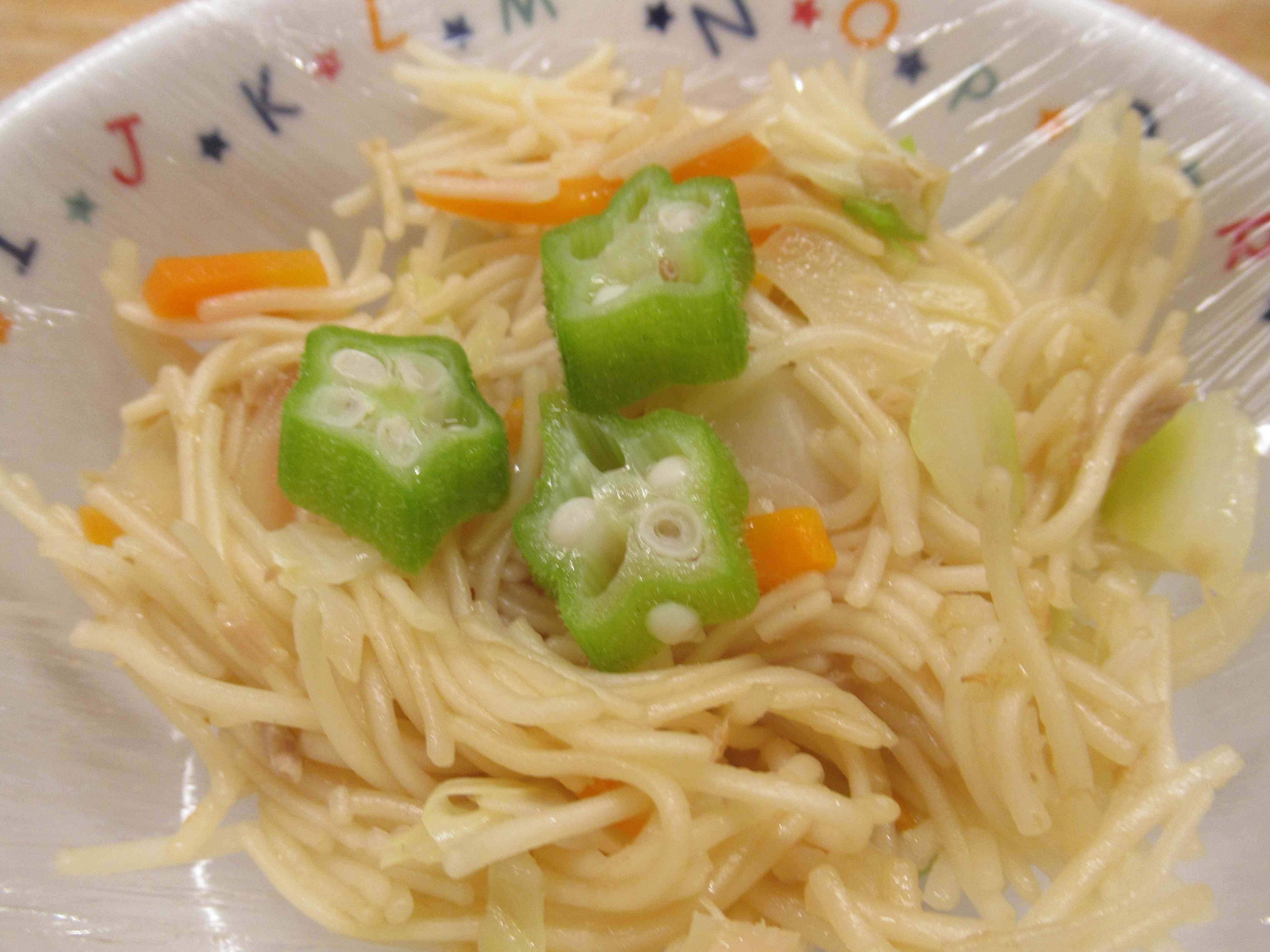 午後のおやつは七夕にちなんでお星さま（オクラ）のそうめんです！
